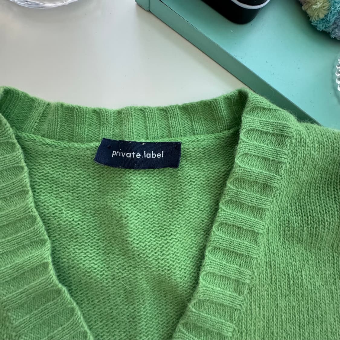 연두 브이넥 단추 보들 모 니트 가디건 상품이미지9