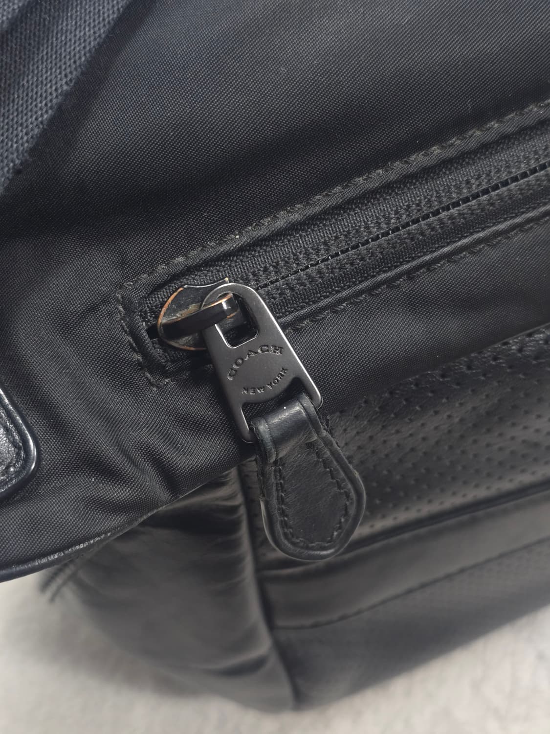 COACH 코치 테레인 팩 블랙 크로스 바디백 상품이미지4
