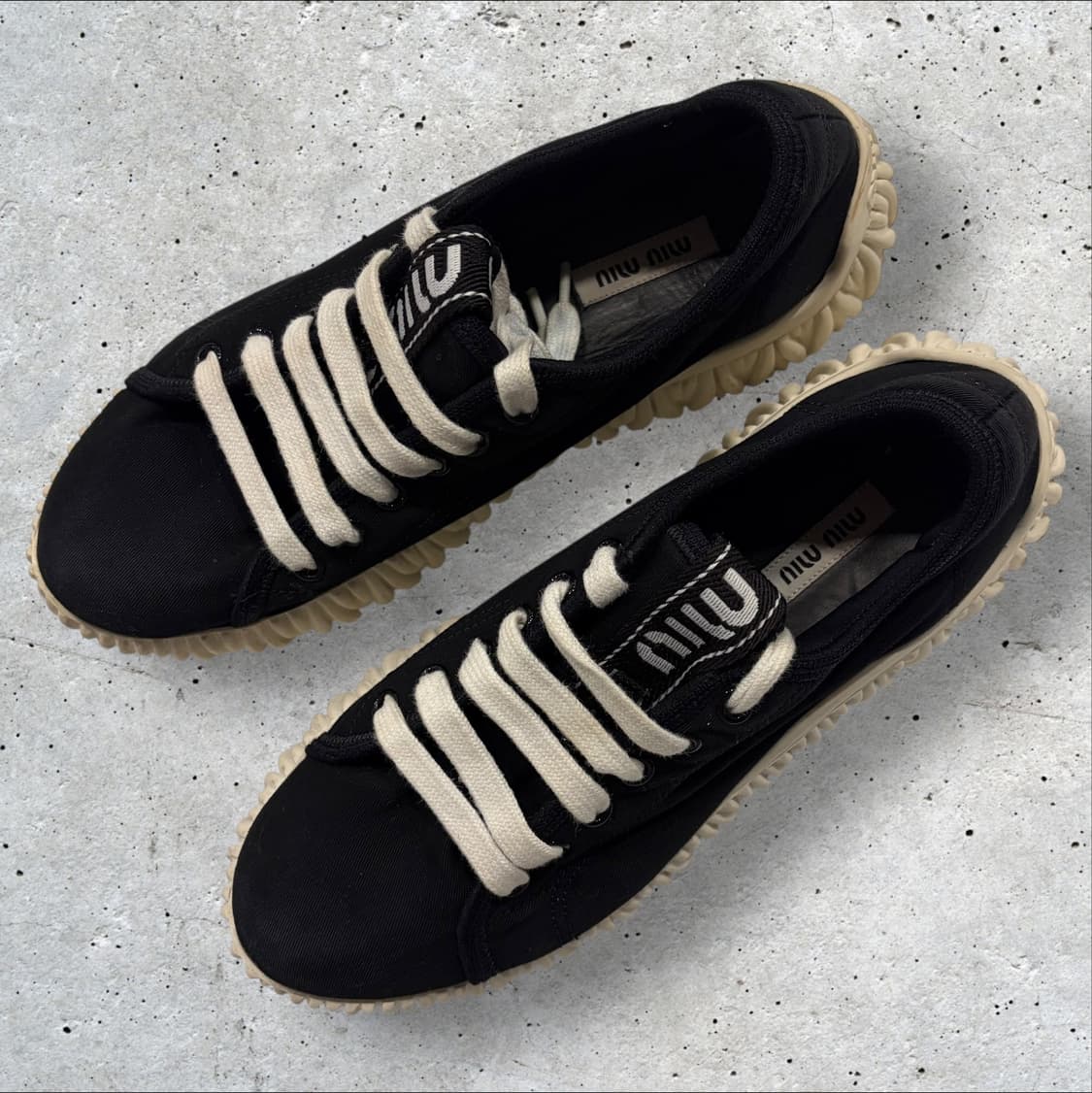 [38] 미우미우 개버딘 블랙 스니커즈 캔버스 운동화 상품이미지3
