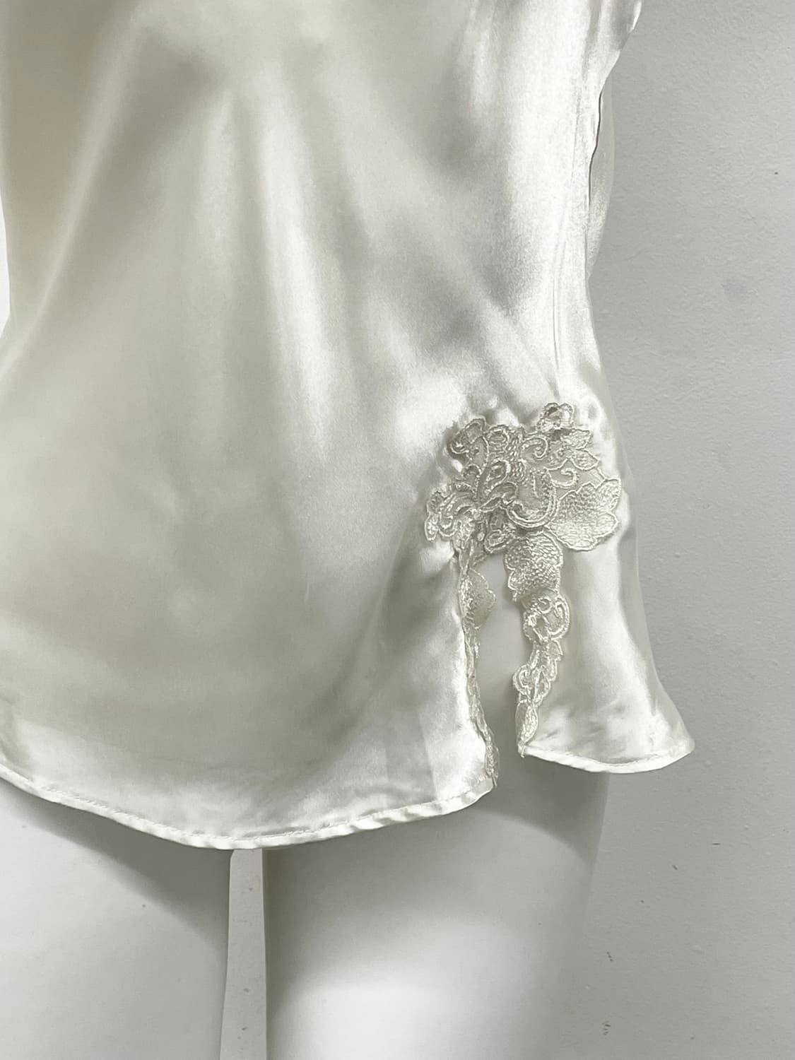 화이트 새틴 레이스 슬립 상품이미지3