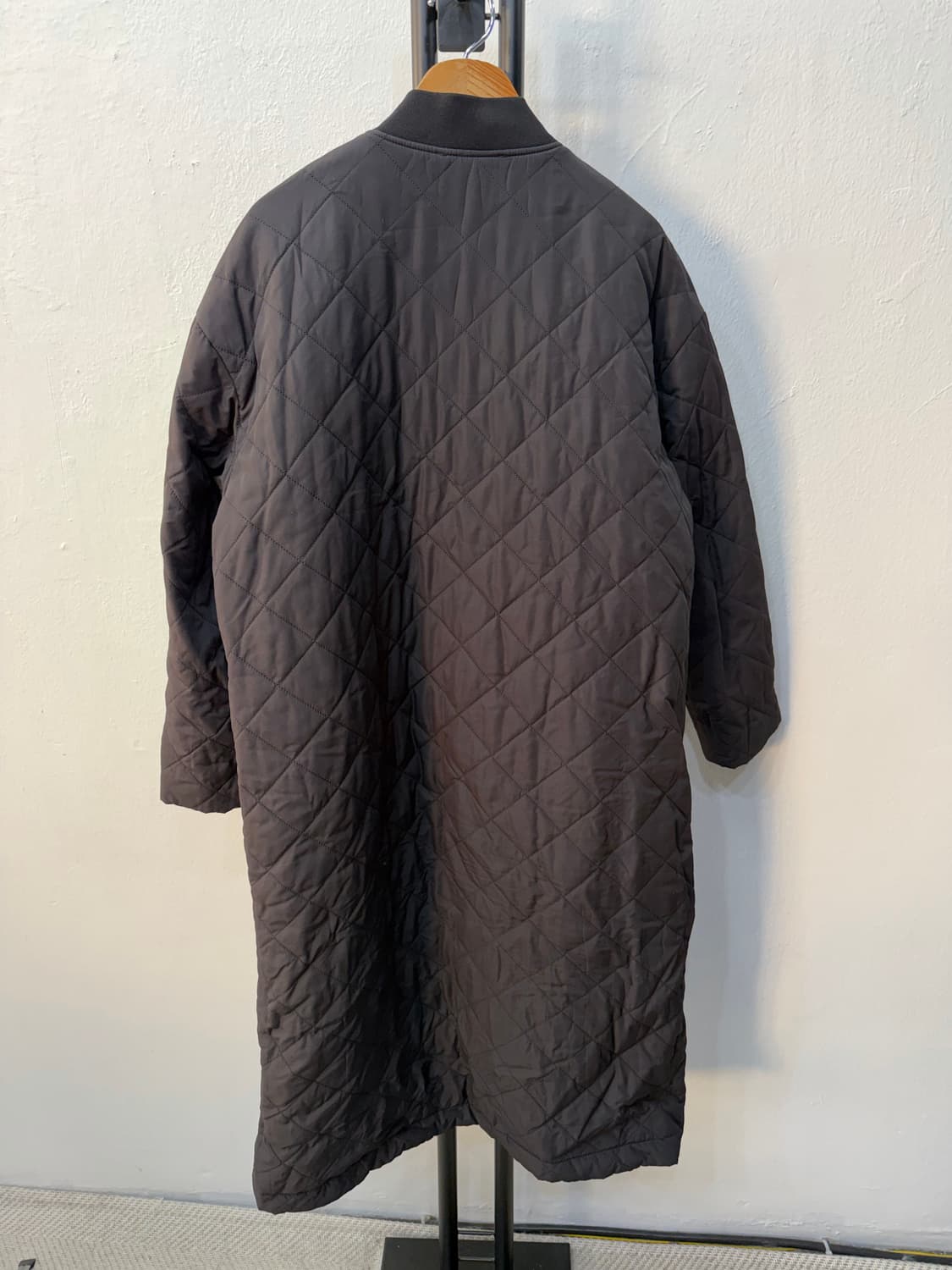 정품) COS 코스 여성 다이아 퀼팅 블랙 봄버 자켓 34 상품이미지5