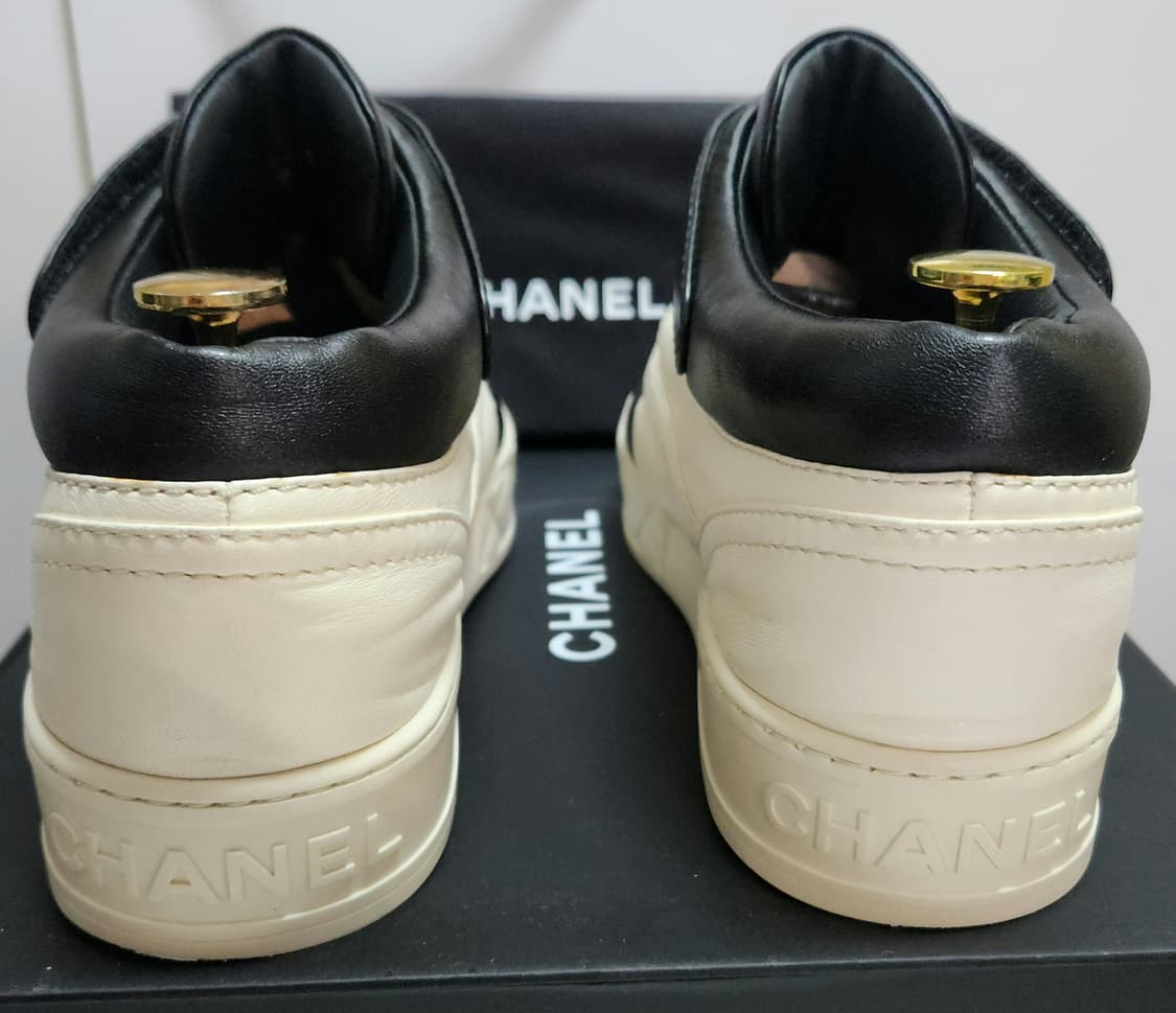 [정품]샤넬 스니커즈 운동화 클래식 퀼팅 레터링 블랙/아이보리 39.5  상품이미지2