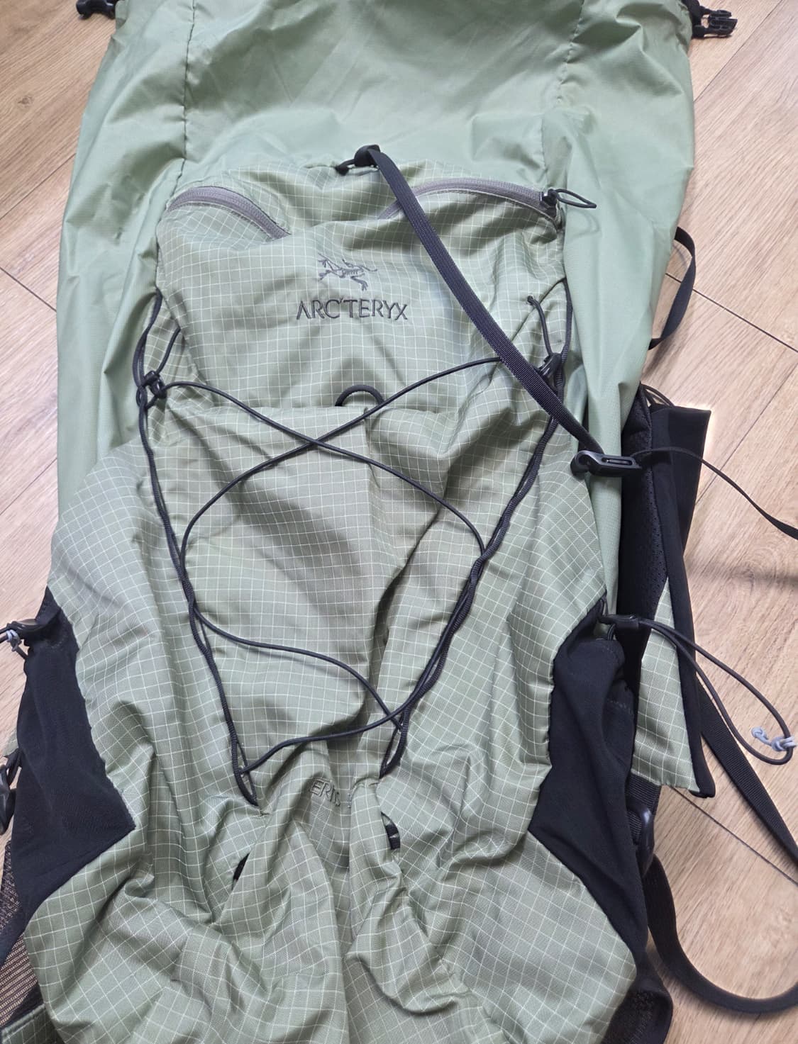 아크테릭스 에어리어스 35 카키 배낭 상품이미지1