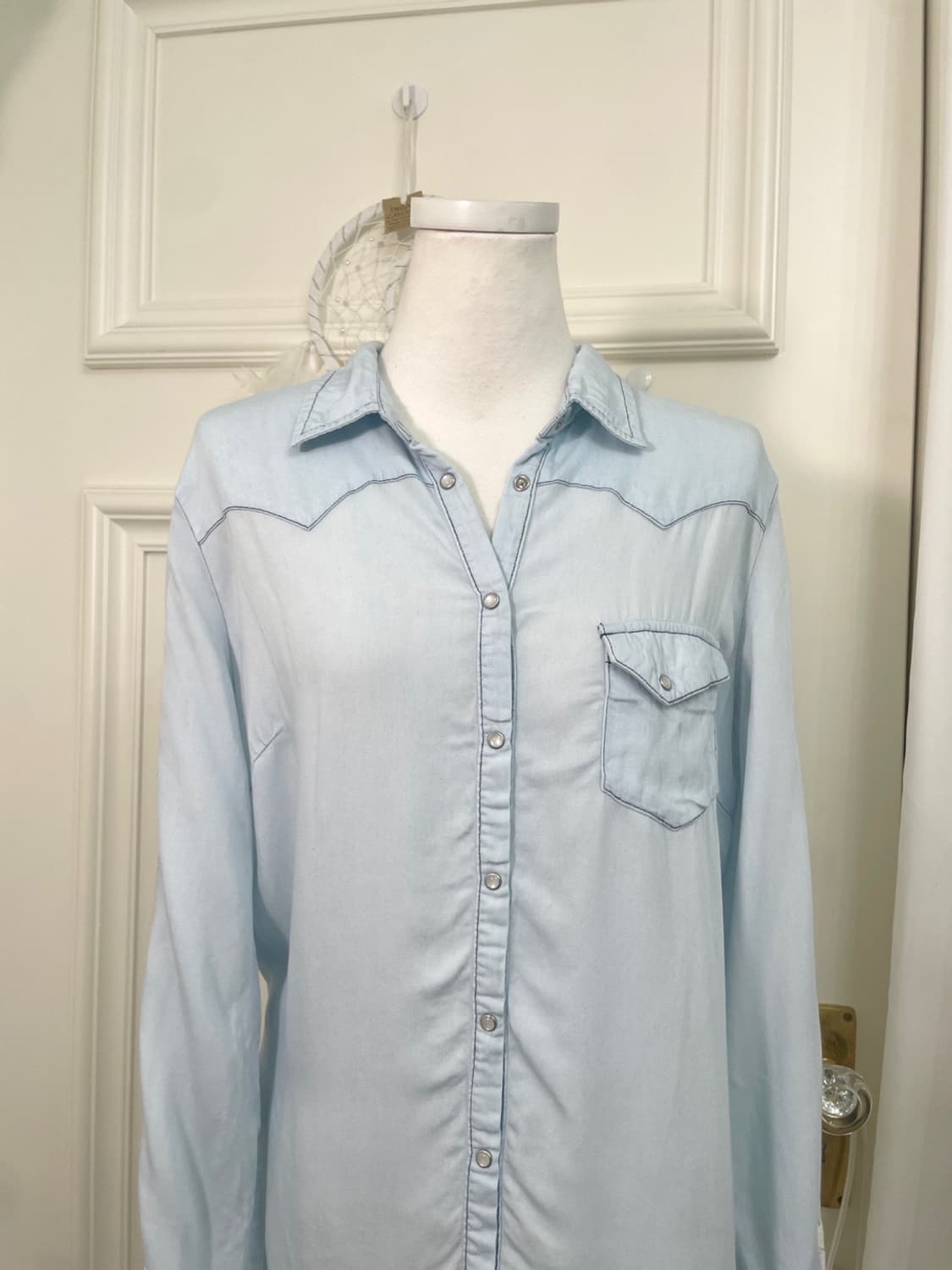 sky blue denim lace trim shirt 상품이미지5