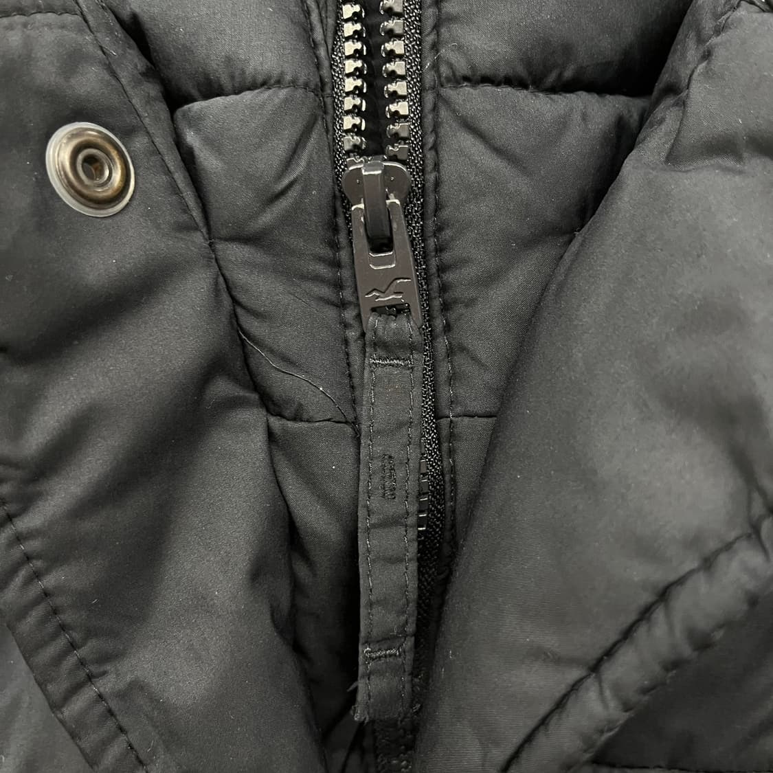 홀리스터 네이비 레드 패딩 조끼 상품이미지5