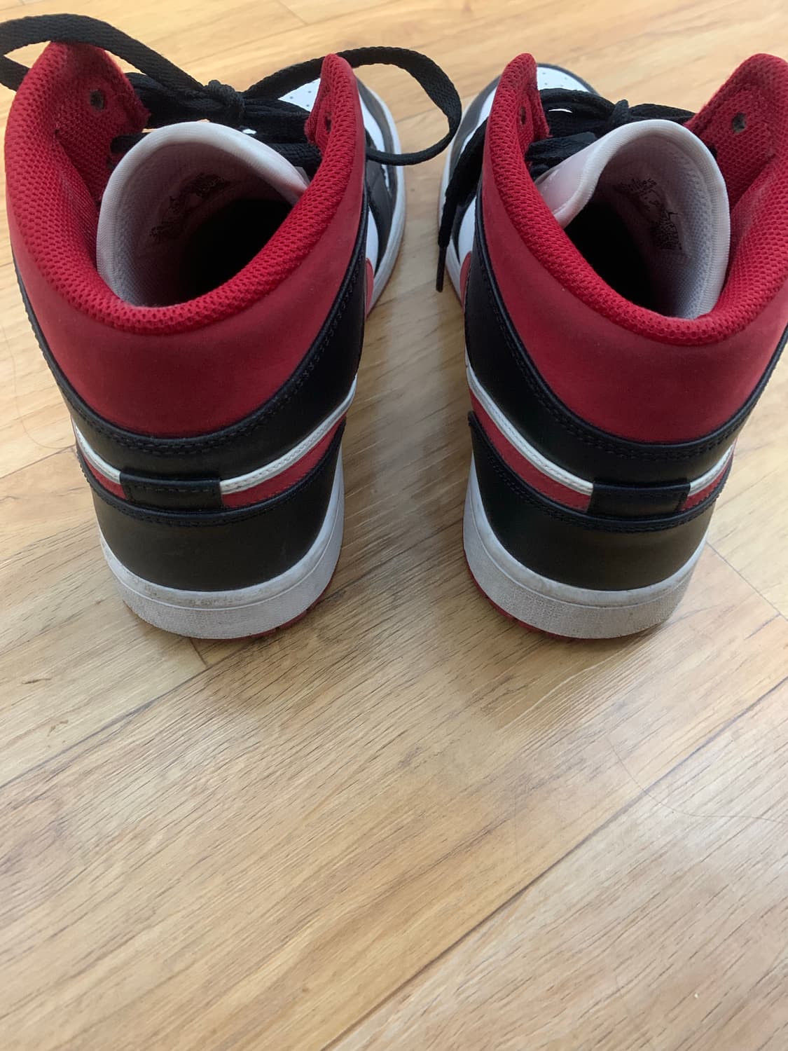 조던1 미드 짐레드 블랙 화이트 상품이미지7