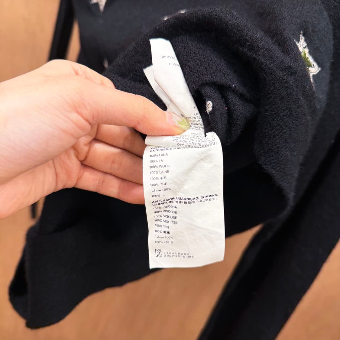 빔바이롤라 라운드넥 긴팔 울 니트 올오버 그린 스타 자수 디테일 블랙 상품이미지7