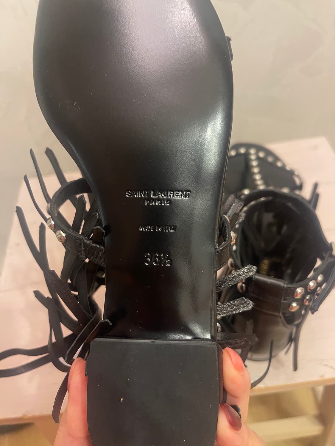 생 로랑Saint Laurent스터드 프린지 가죽 플랫 샌들 (36.5) 상품이미지5