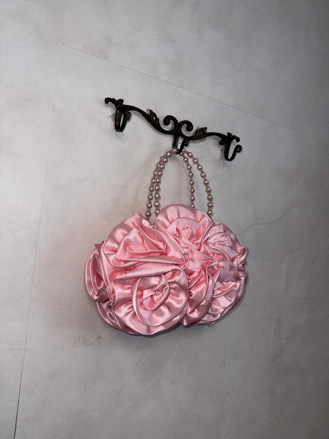 Baby pink satin rose pearl hand bag 상품이미지2