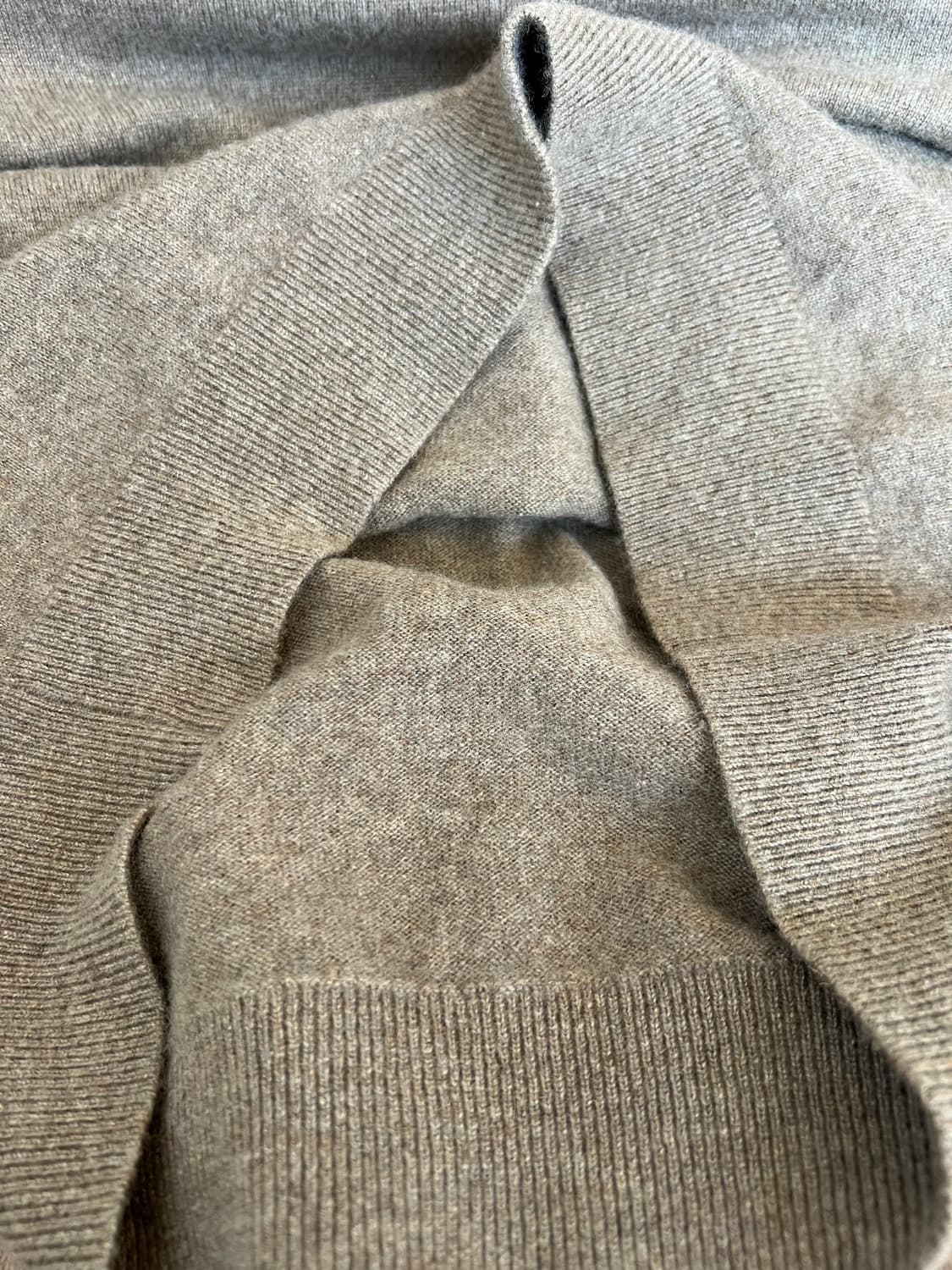 유니클로 남성 코코아브라운 캐시미어100니트 브이넥니트 상품이미지6