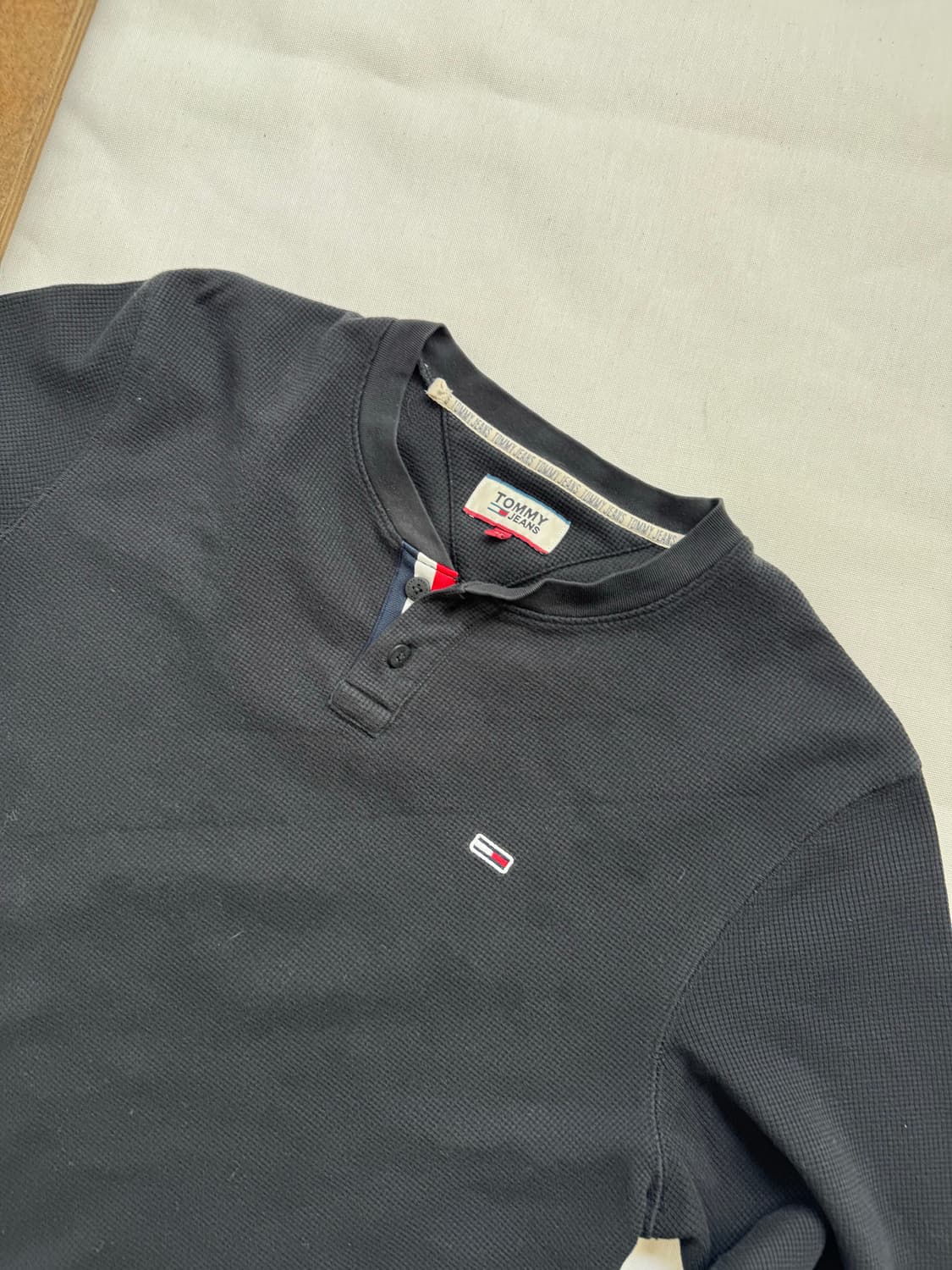 tommy jeans 타미 진스 헨리넥 와플 니트 상품이미지3