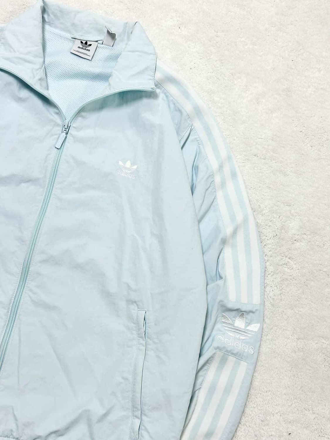 아디다스 자수로고 뮤트하늘 바람막이 상품이미지6