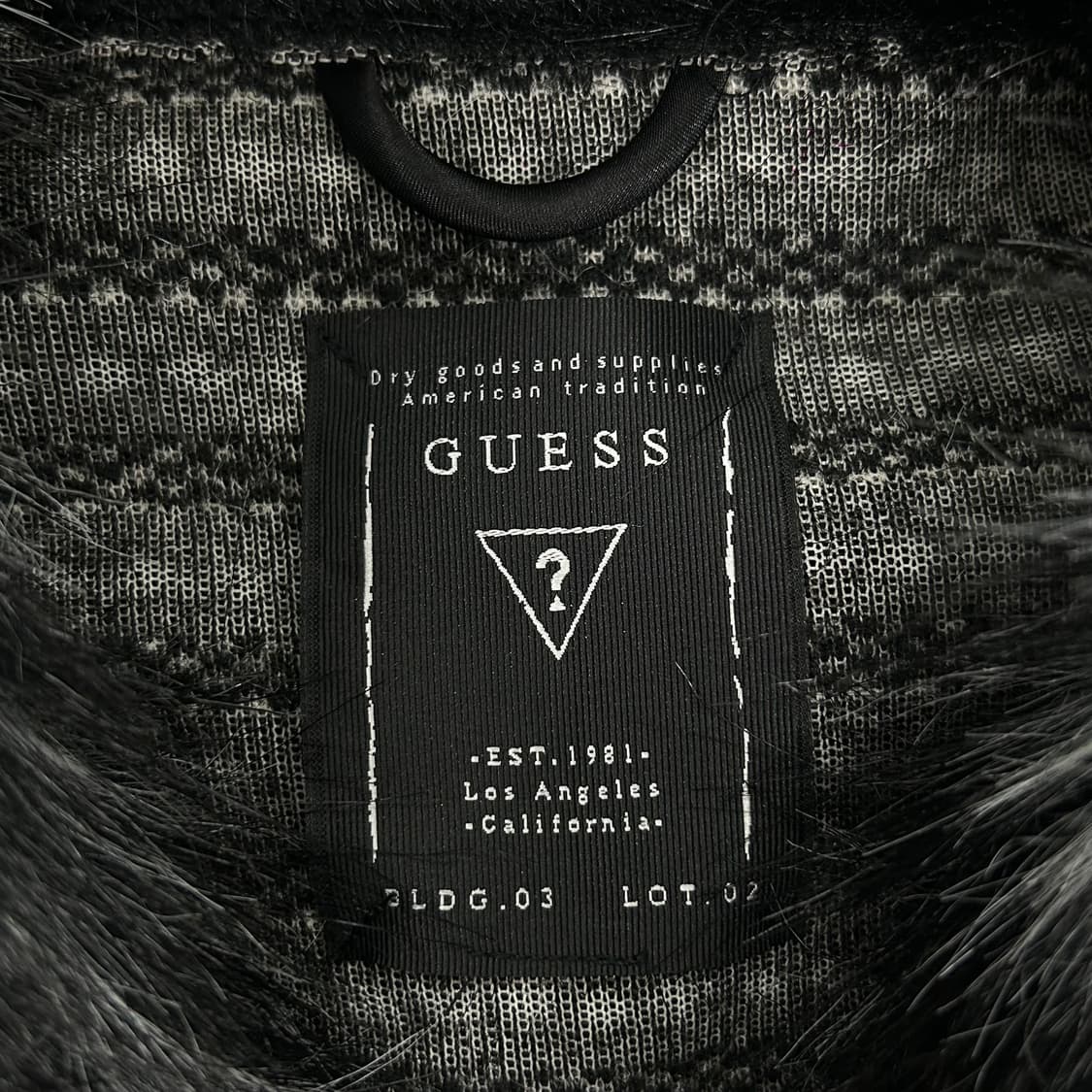 Guess 게스 블랙그레이 퍼 자켓  상품이미지5