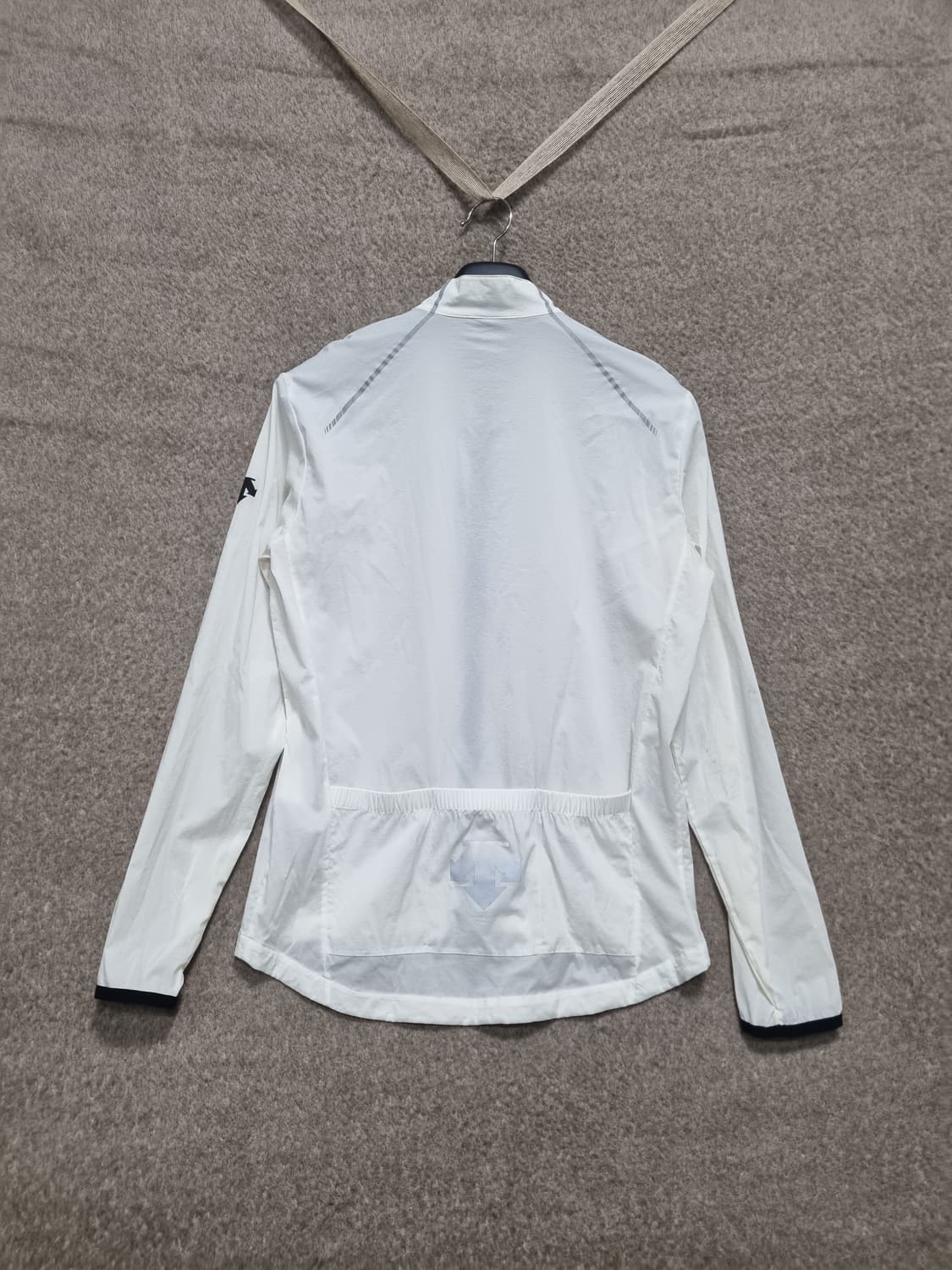  데상트 남성 초경량 나일론 바람막이 자켓 상품이미지2