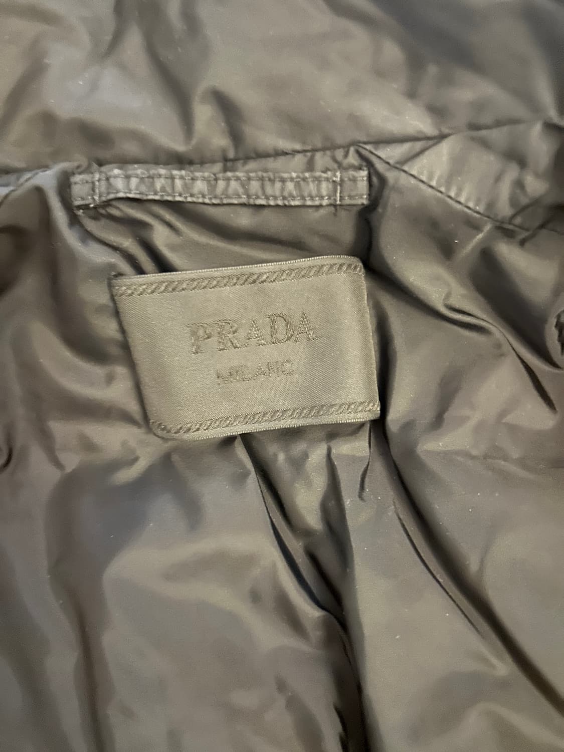 [48] 프라다 리나일론 패딩 블랙 상품이미지3