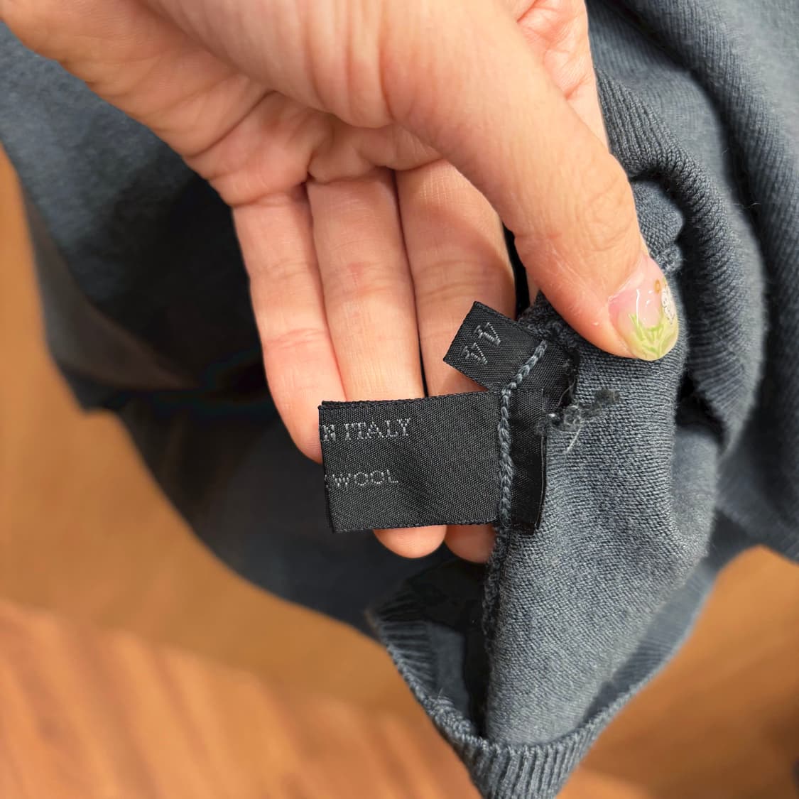 프라다 레귤러핏 라운드넥 긴팔 크롭 니트 미니멀 솔리드 디테일 차콜 상품이미지7