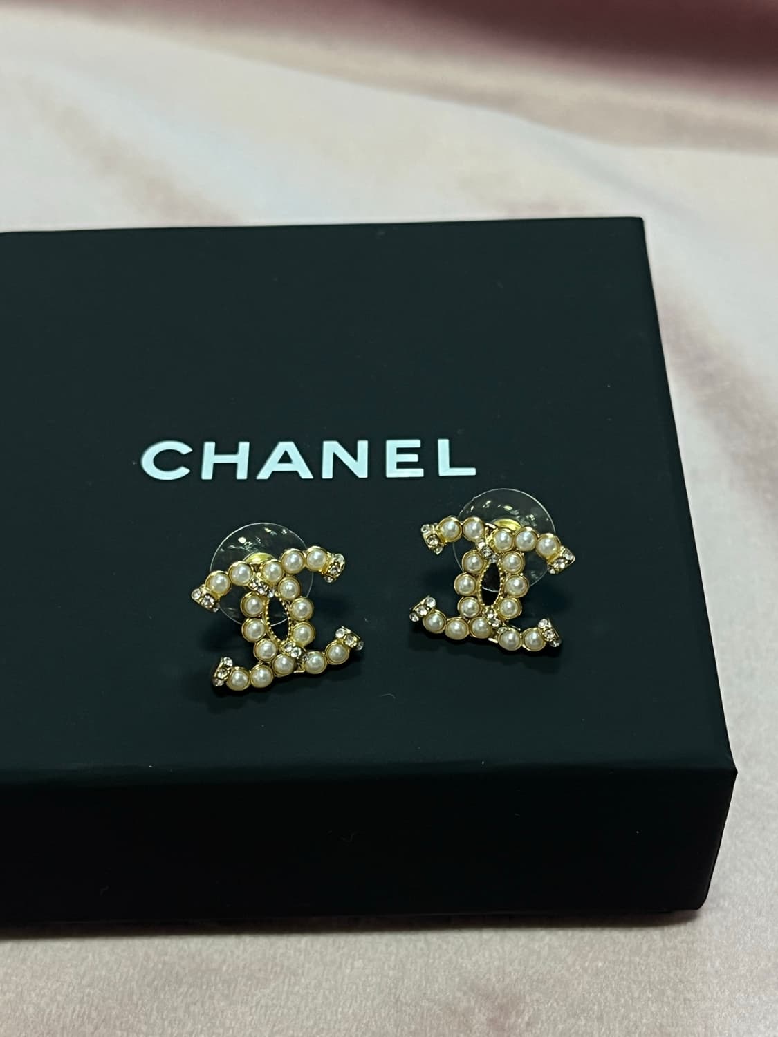 샤넬 정품 CC 업사이클링 클래식 펄 진주 귀걸이 상품이미지1