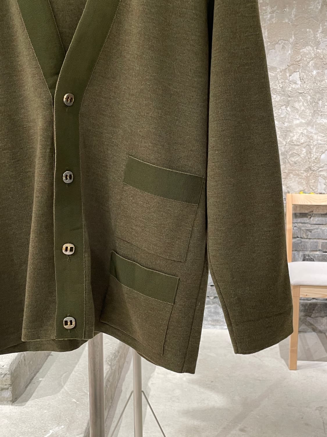 살바토레 페라가모 카키 사이드 포켓 울 버튼 가디건 상품이미지5