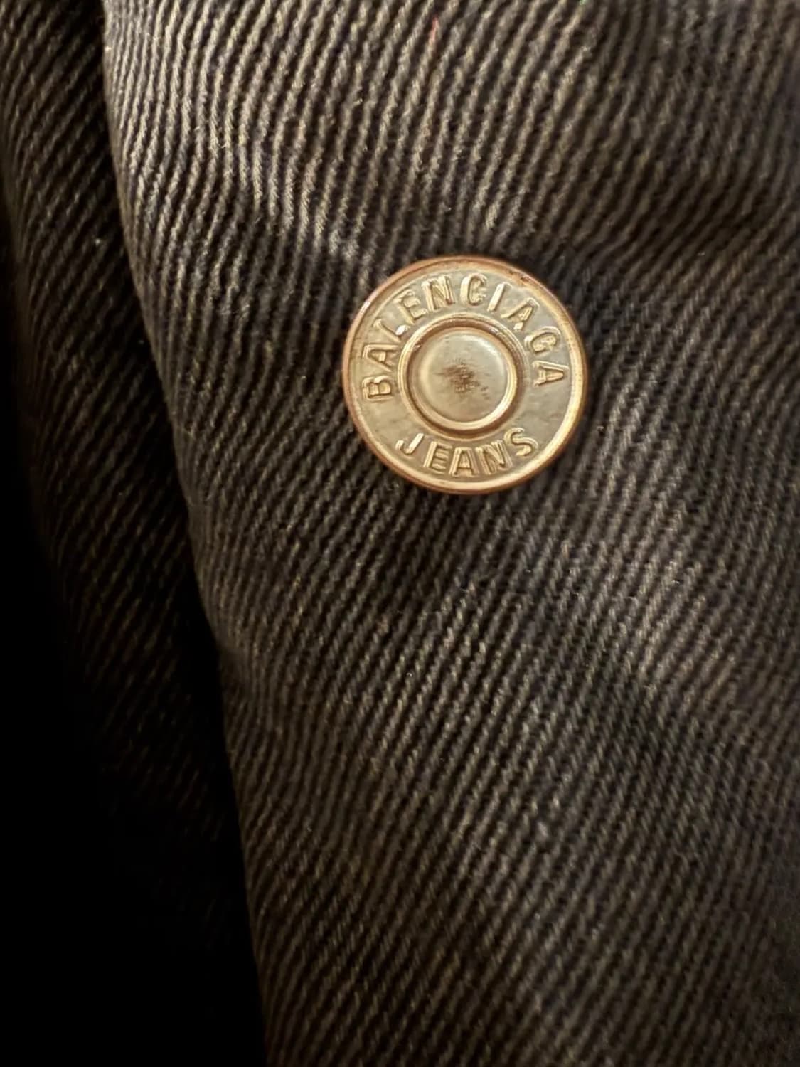 칸예와 샤이가 입은 발렌시아가 패딩 데님자켓 흑청 상품이미지5