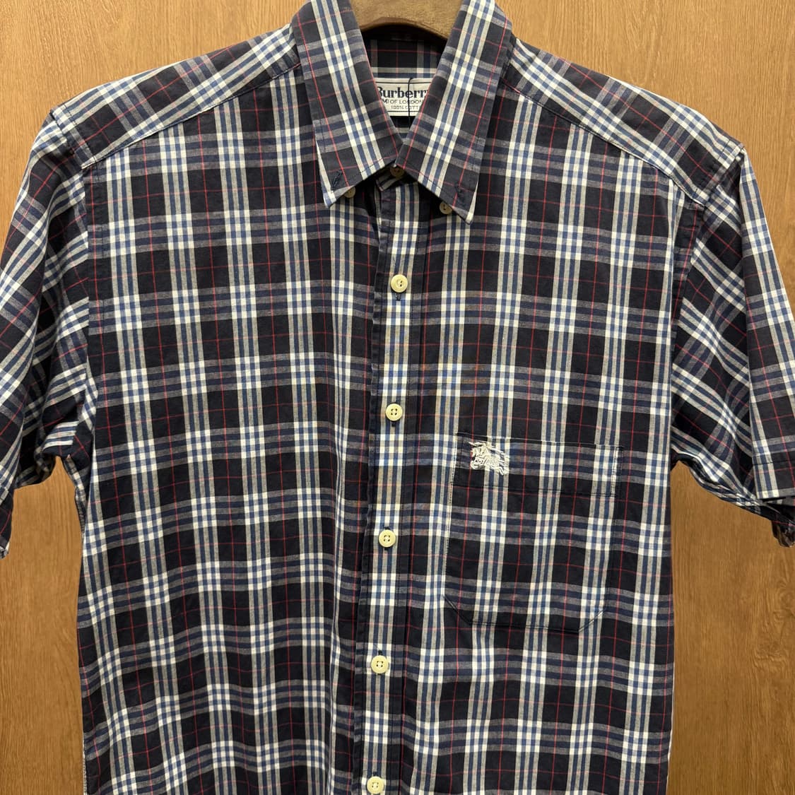 버버리 런던 클래식 노바 체크 반팔 셔츠 자수 로고 코튼 네이비 상품이미지4