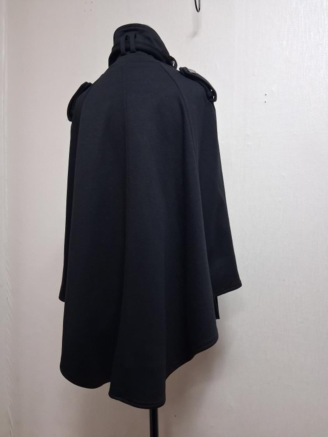 COMEANDGET 검정 케이프코트
국내제품 컨디션 완전 최고 흠없음
소 상품이미지2