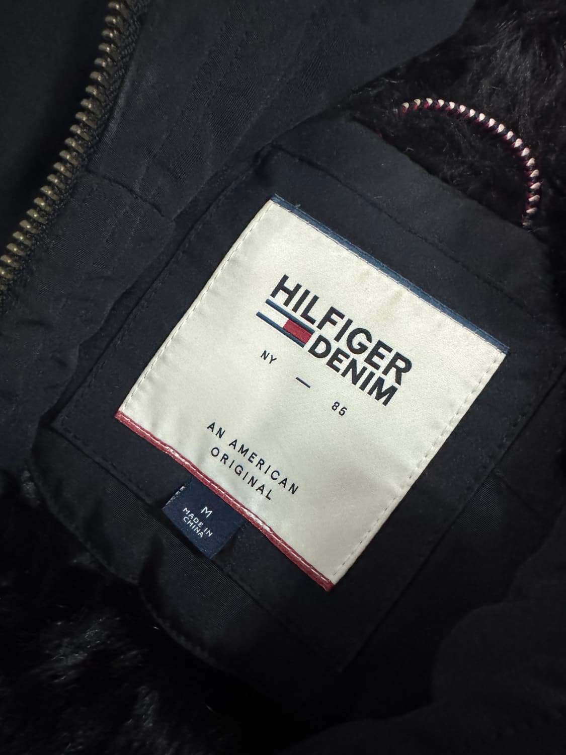 여성 타미힐피거 데님 페이크 퍼 안감 후드 롱패딩 네이비 상품이미지4