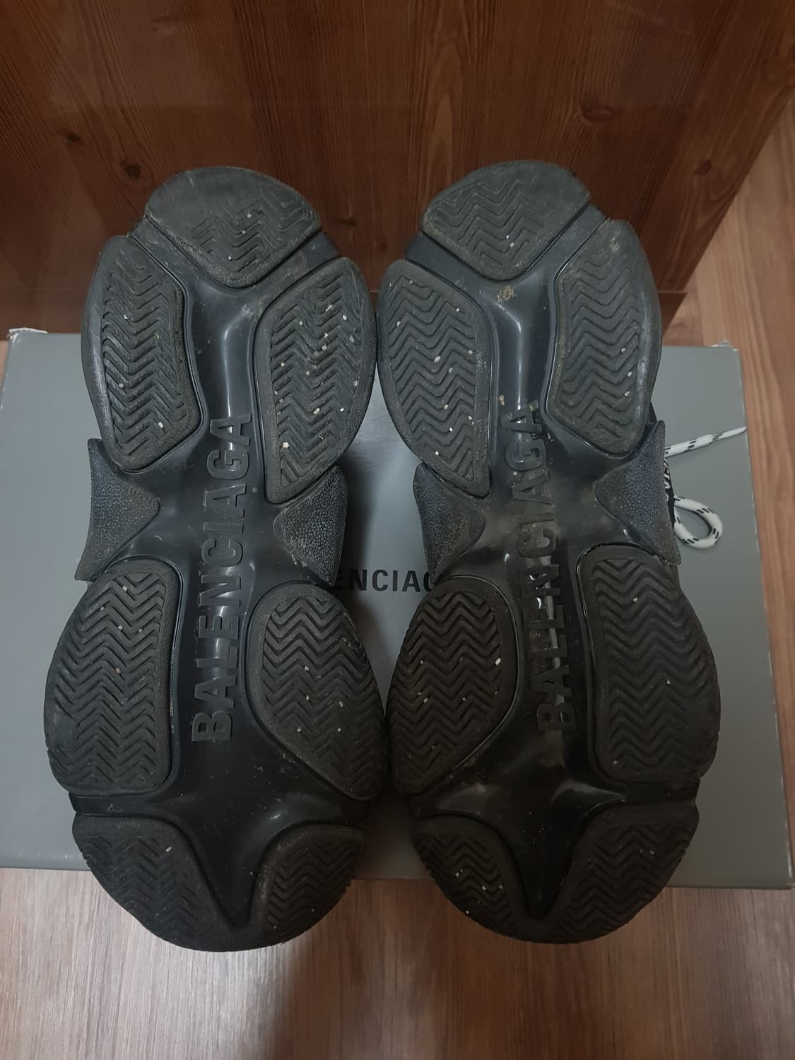 발렌시아가 트리플s 더티블랙 41e 상품이미지3