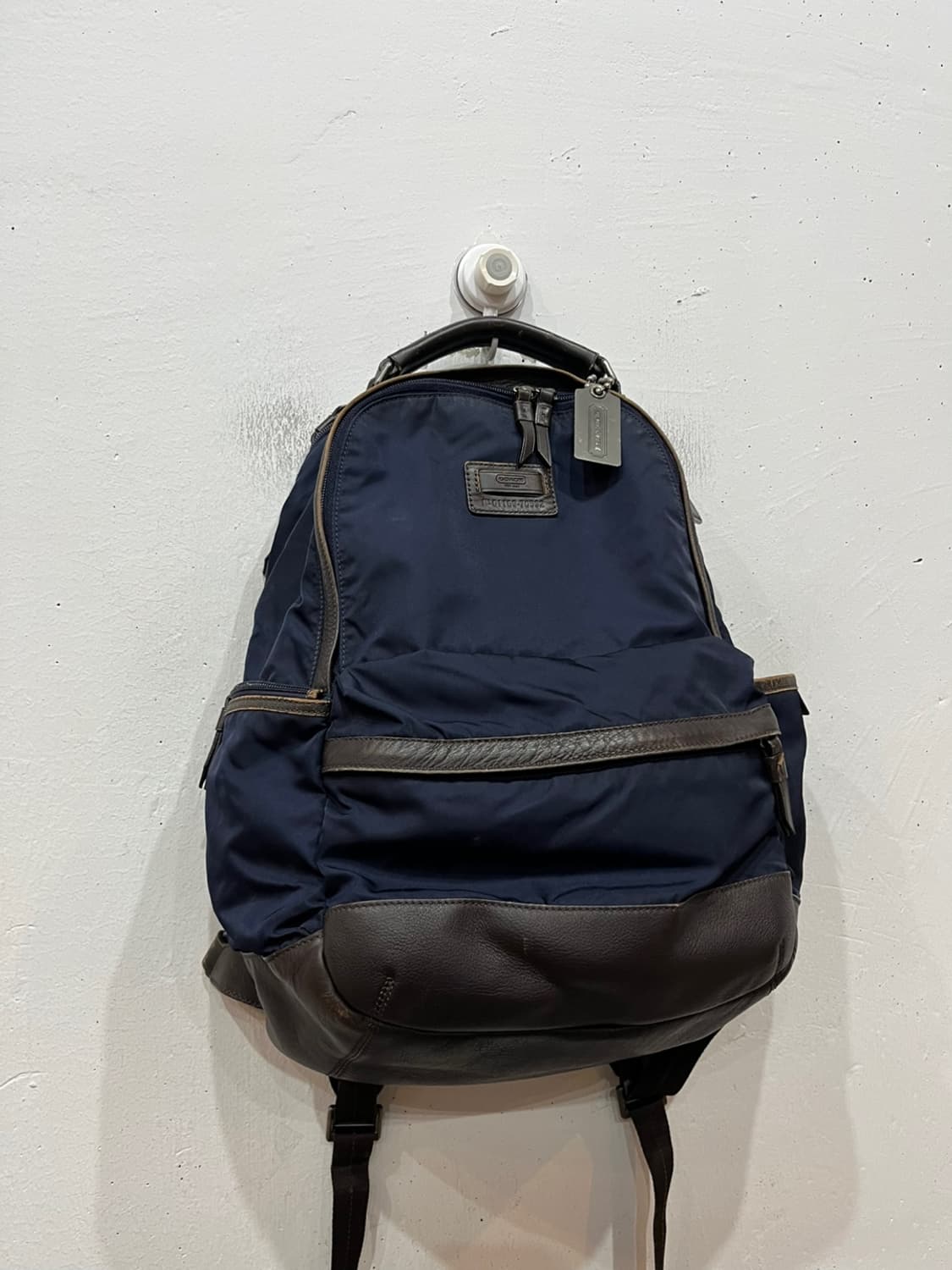 COACH 코치 레더 트리밍 백팩 네이비 상품이미지1