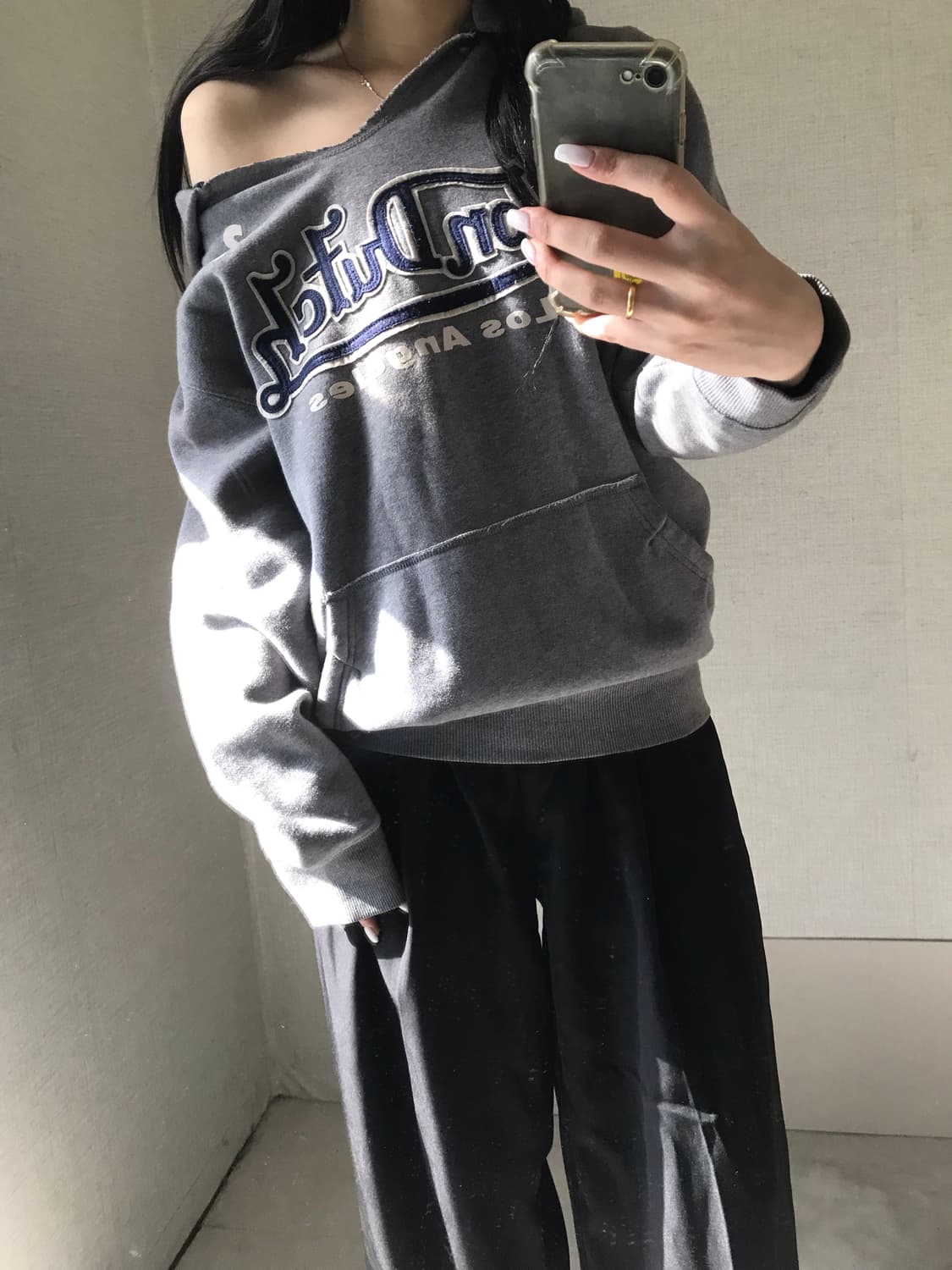 본더치 빅로고 오프숄더 후드티 상품이미지2