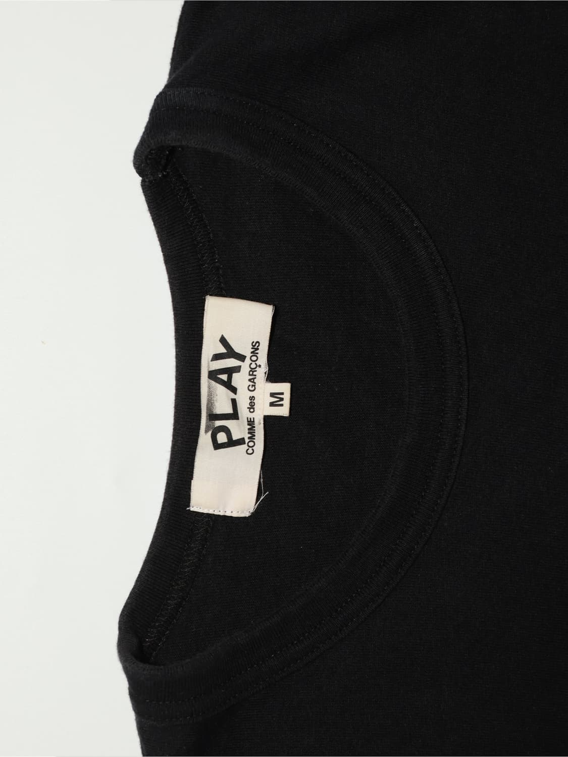 꼼데가르송 플레이 레드 하트 반팔티 블랙 AZ-T107 M 상품이미지3