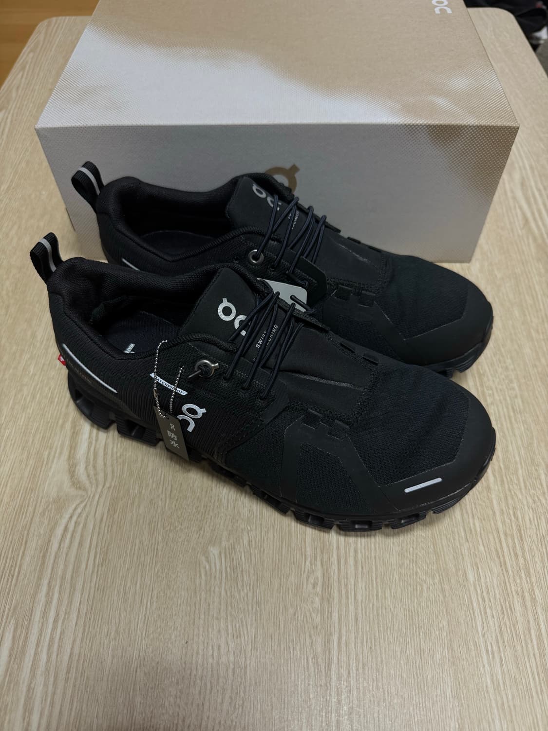 온러닝 w 클라우드 5 워터프루프 240 (US 7, EU 38) 상품이미지4