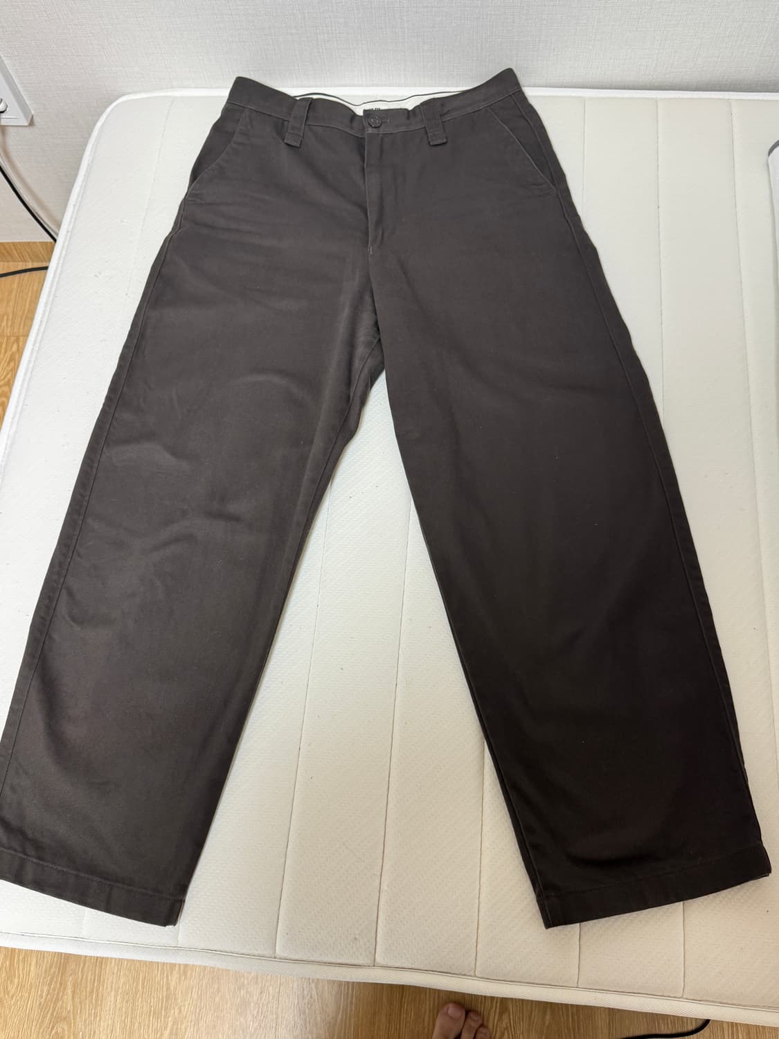 유니클로 U 와이드 핏 치노 팬츠 상품이미지3