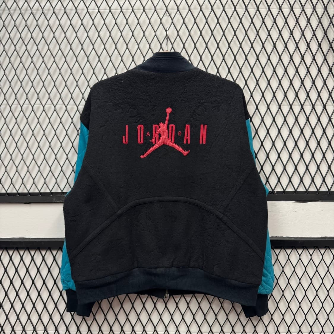 90s 나이키 바시티 에어조던 플라이트 봄버 자켓 블랙 블루 배색 상품이미지2