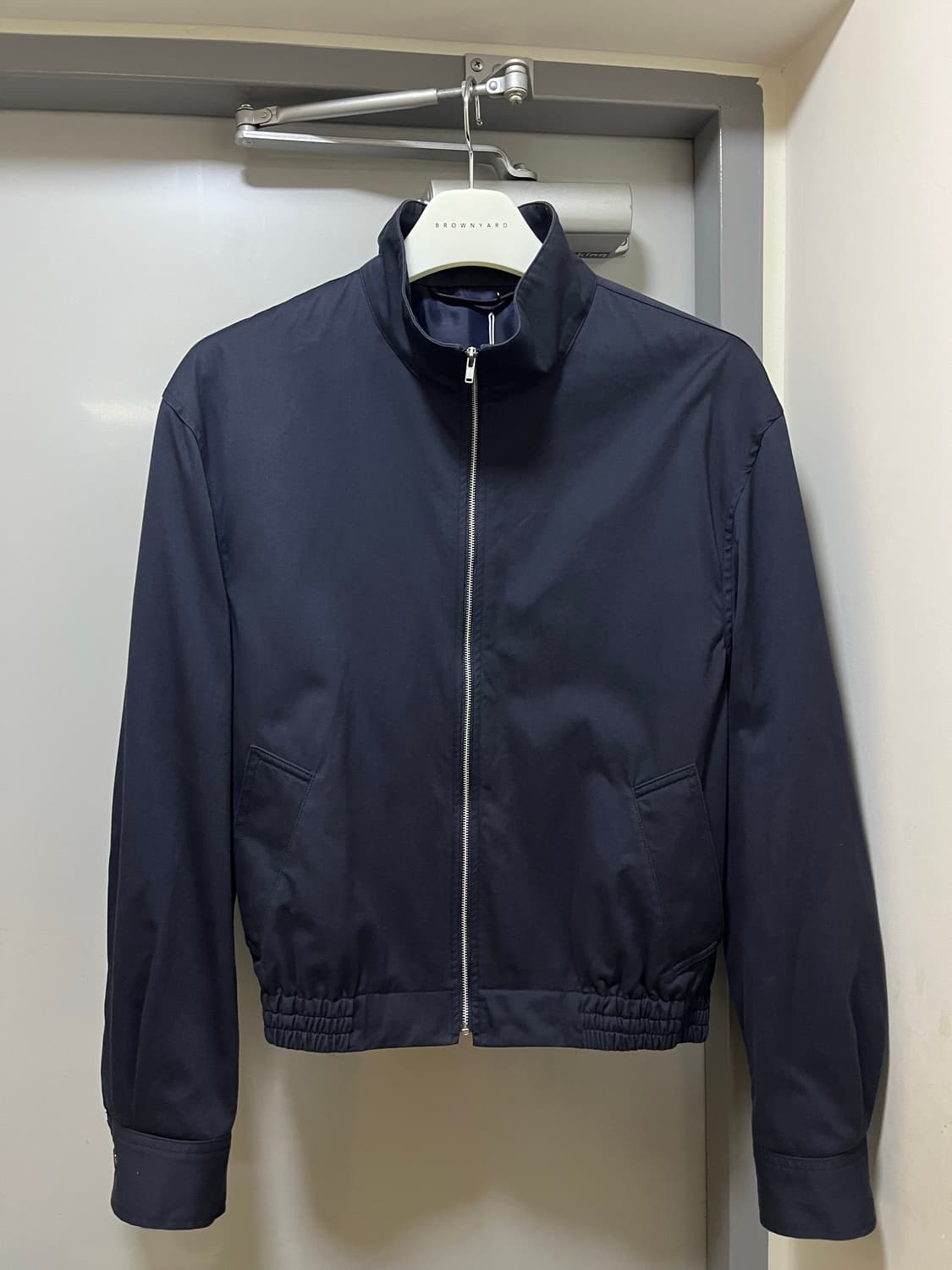 [3] 브라운야드 스탠드카라블루종 네이비 상품이미지1