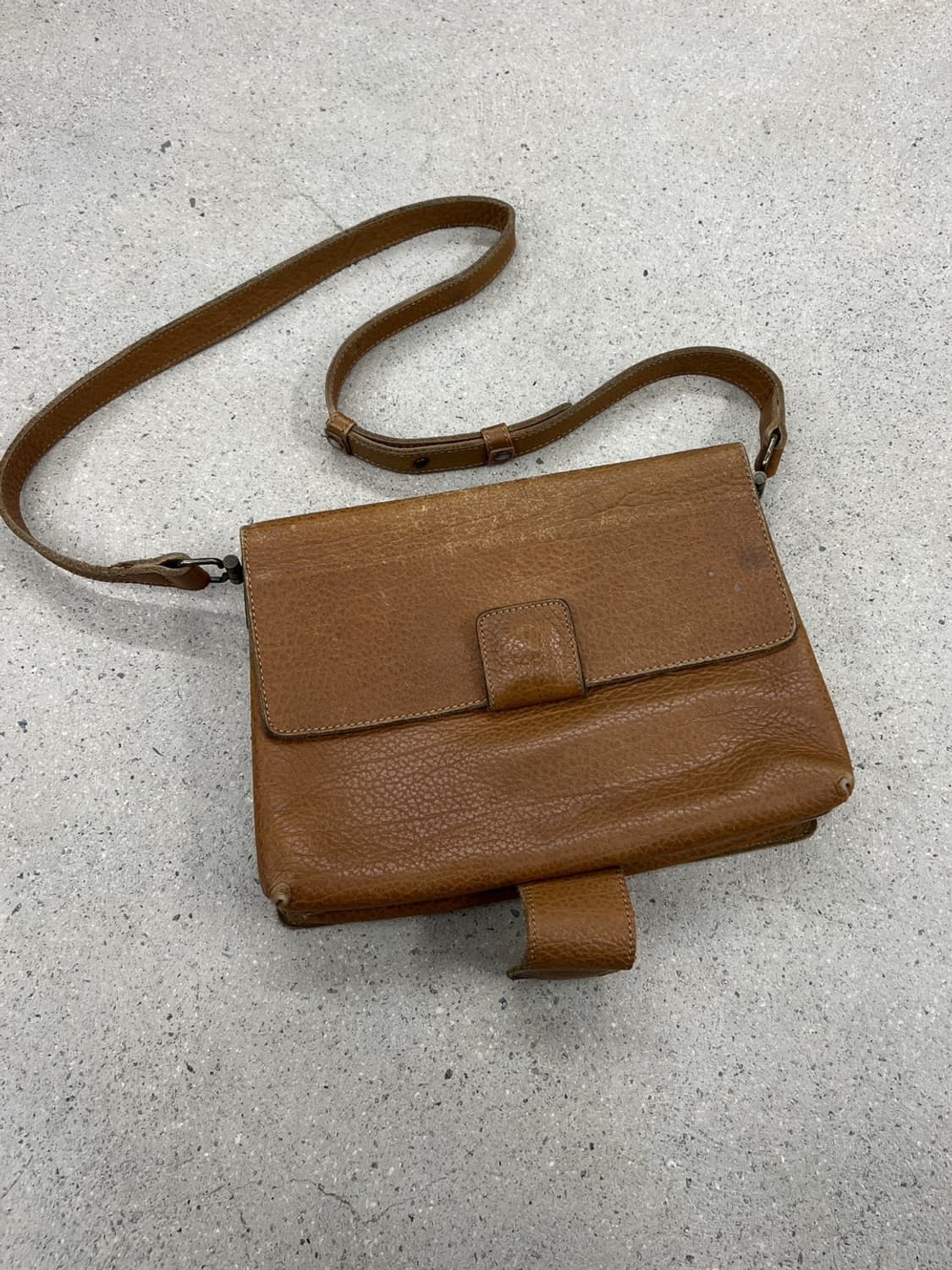 피에르 발망 90s 레더 플랩 크로스백 상품이미지3