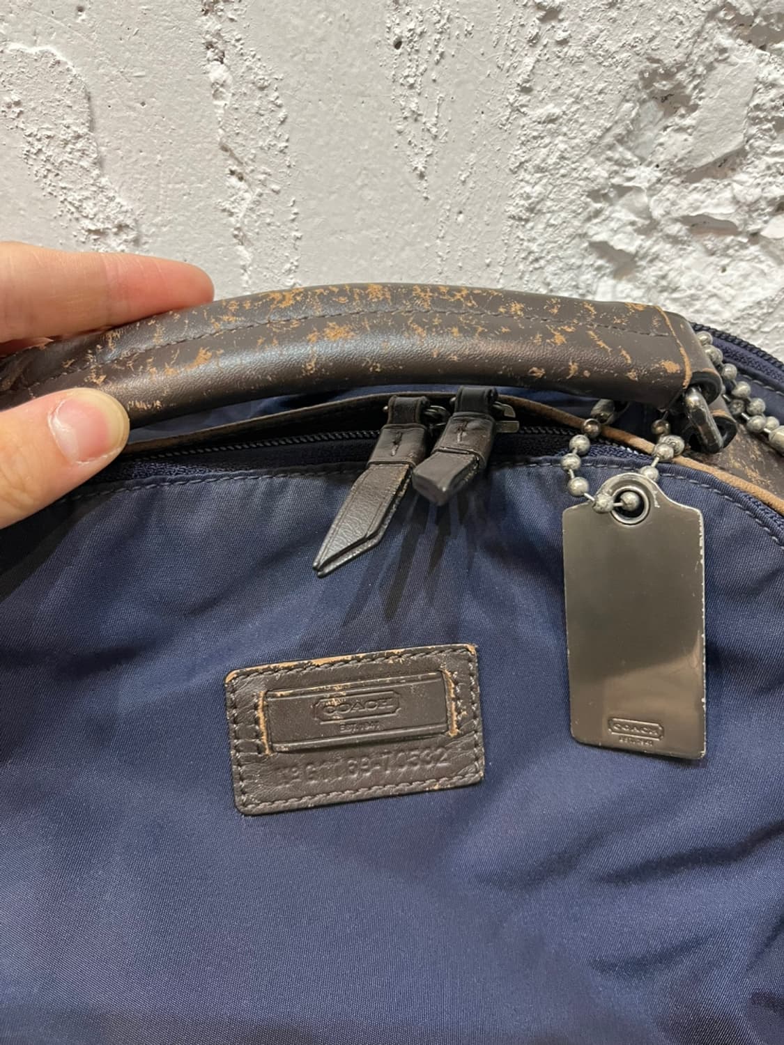 COACH 코치 레더 트리밍 백팩 네이비 상품이미지3