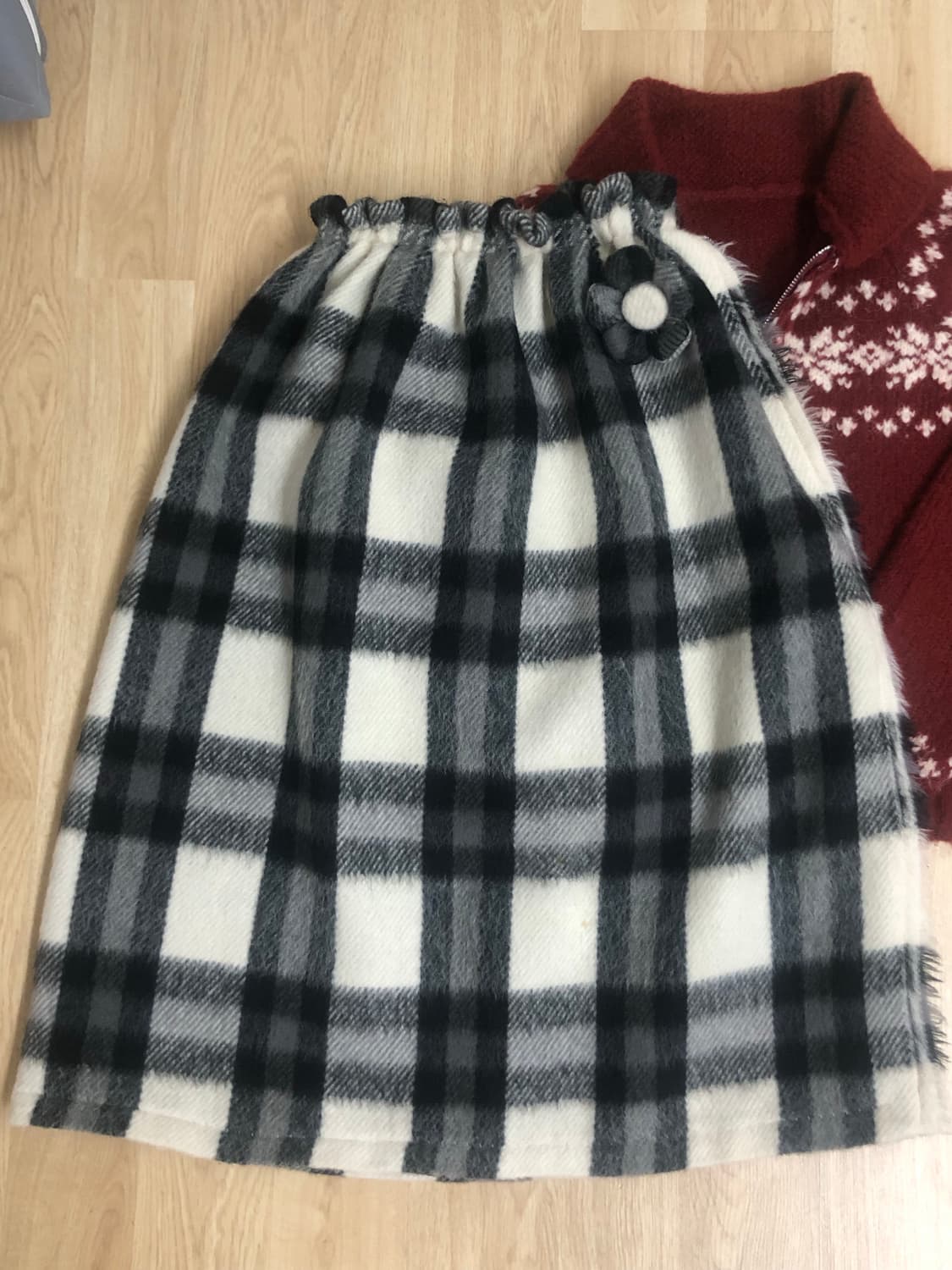 체크 울 스커트 (꽃 디테일) 상품이미지1