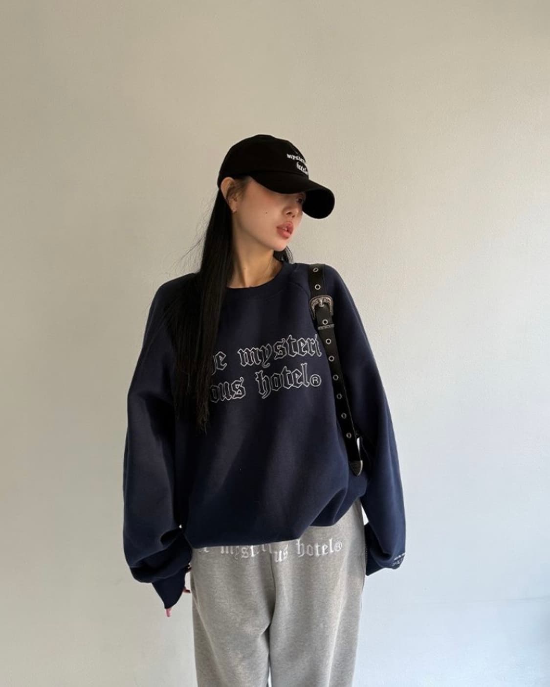 더미스테리어스호텔 와이드 맨투맨 상품이미지1