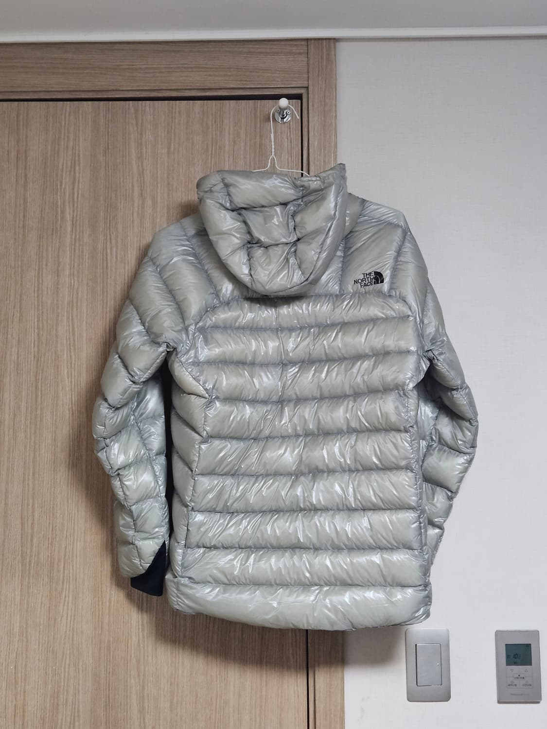 노스페이스 마테호른 패딩 실버 m 상품이미지2