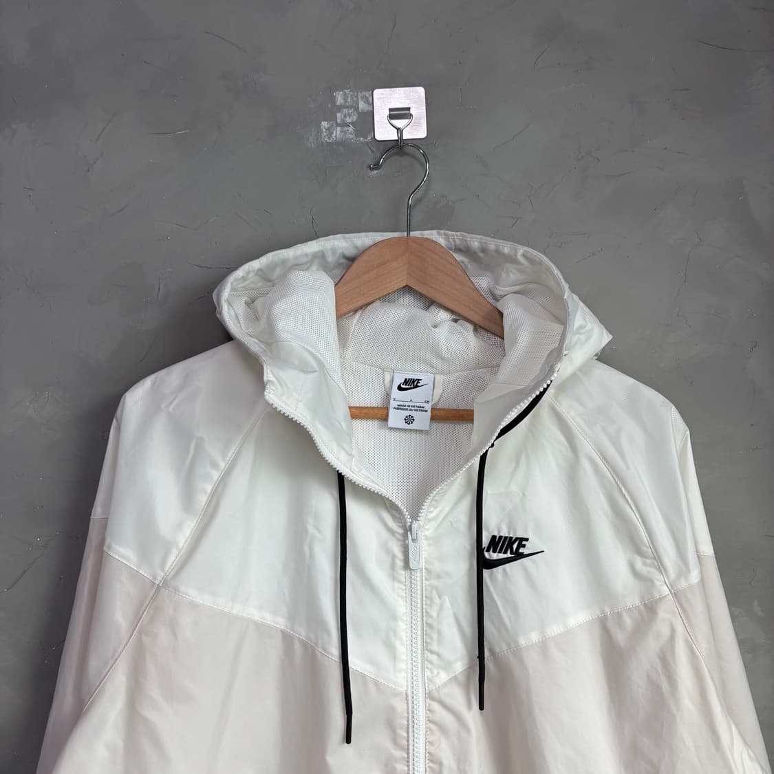 나이키 윈드러너 바람막이 화이트 라이트 오어우드 브라운 상품이미지2