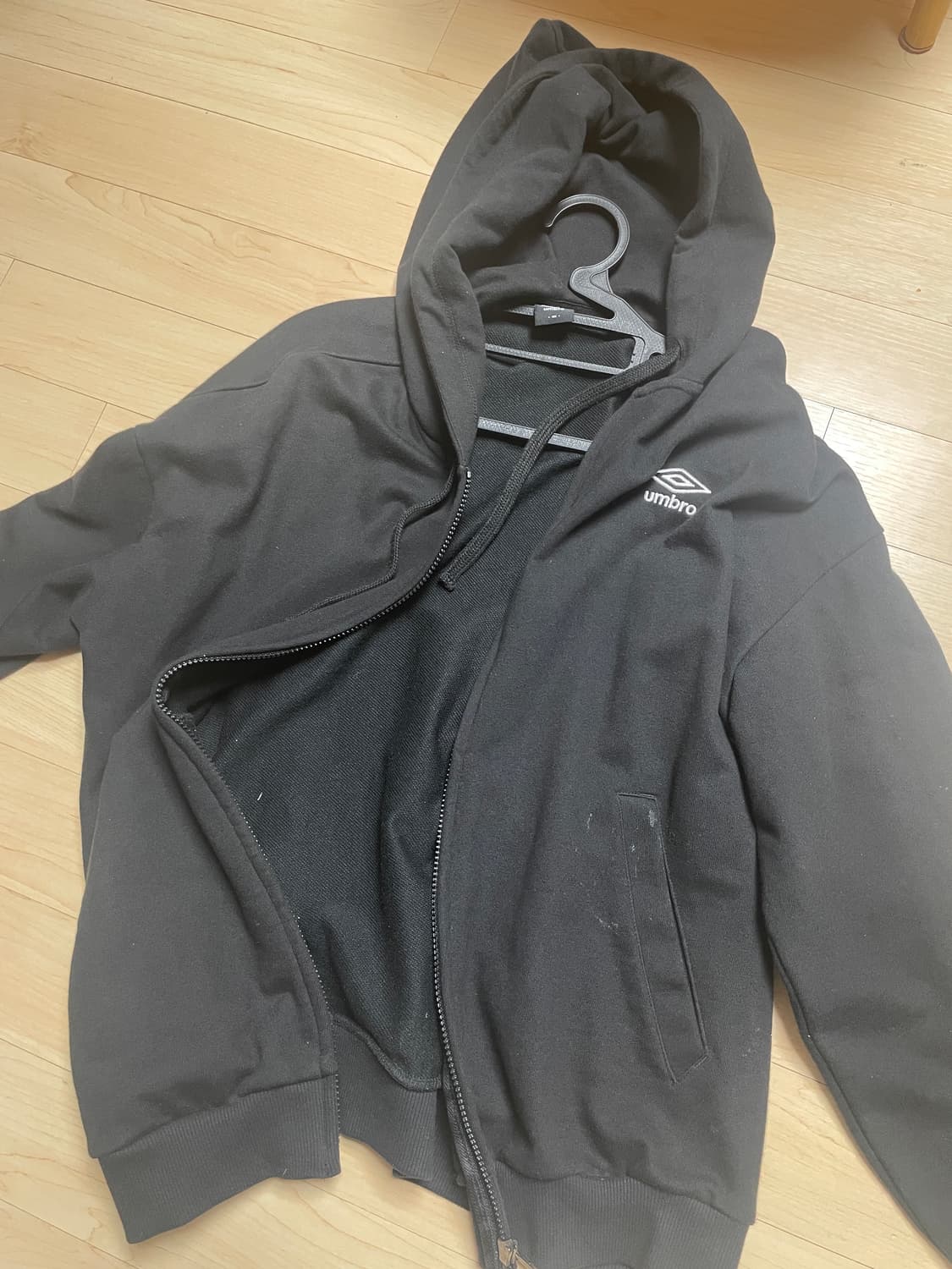 엄브로 에센셜 후드 집업 상품이미지1