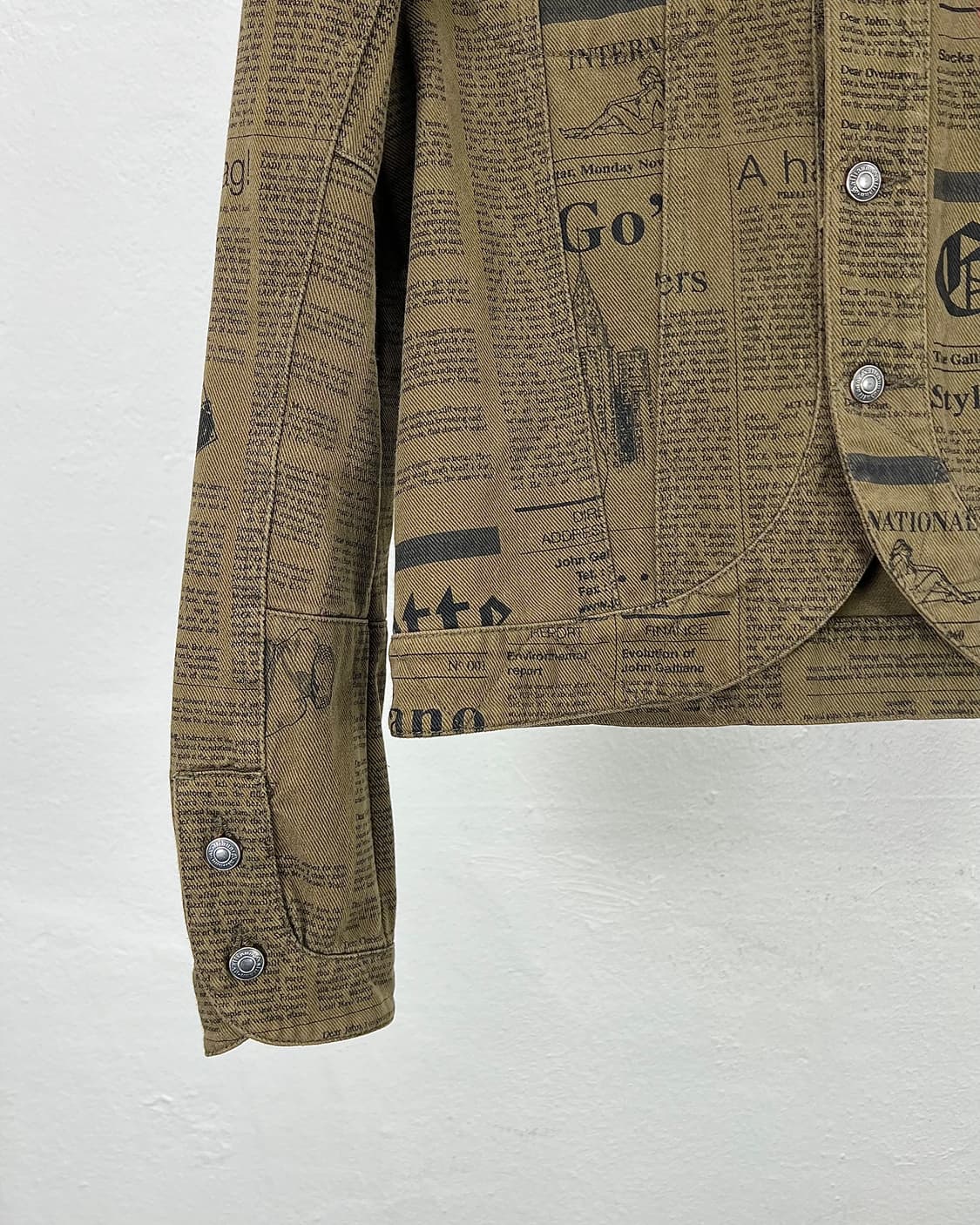 존 갈리아노 07ss 뉴스페이퍼 가제트 프린팅 커프스 데님 자켓 상품이미지4