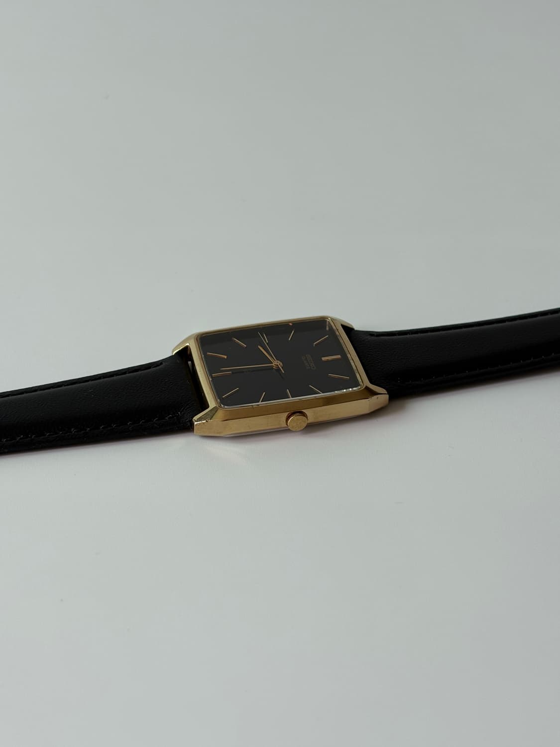 세이코 1980년대 Chariot 블랙 다이얼 골드 탱크 쿼츠 남성 상품이미지3