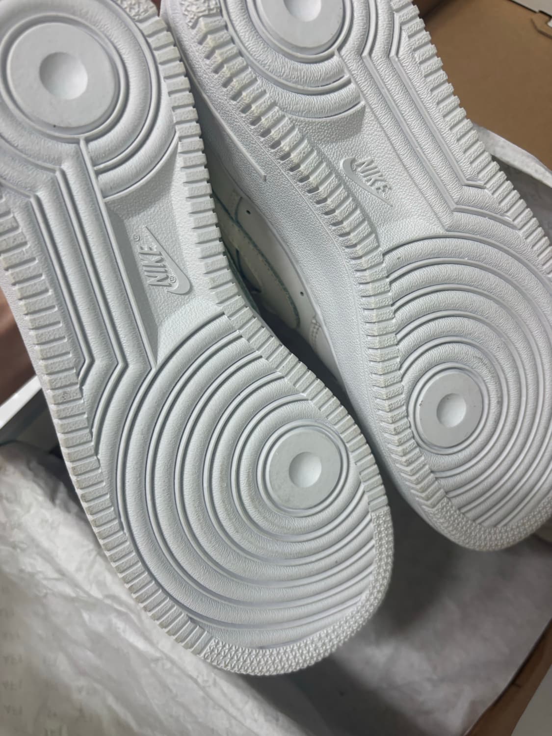 (새상품) 나이키 에어포스1 화이트 (여성GS) 235 상품이미지4