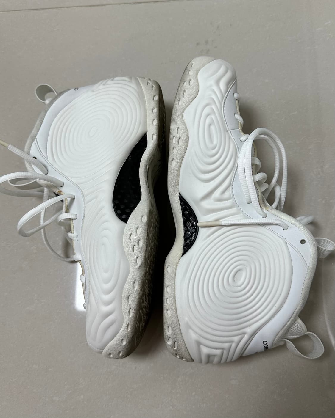 [270] 나이키 꼼데가르송옴므플러스 에어폼포짓 원 화이트 상품이미지5