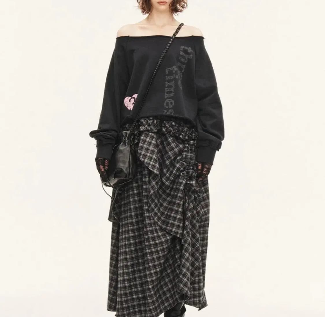 쓰리타임즈 오프숄더 맨투맨 Heart #3 off top 상품이미지1