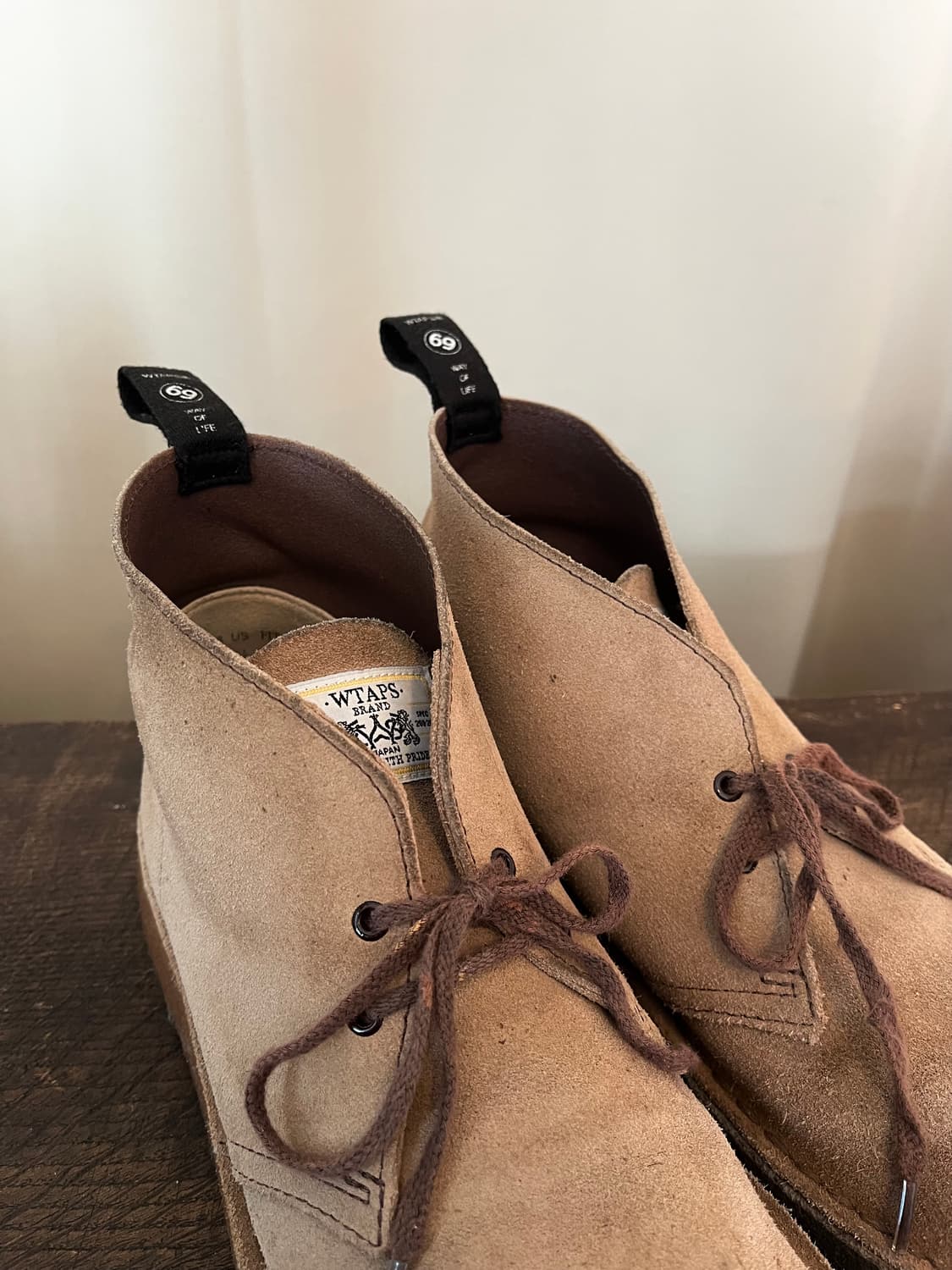 더블탭스 x 클락스 데저트 부츠 상품이미지3