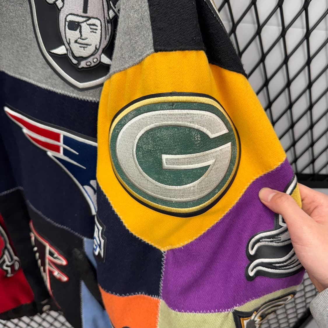 00s 리복 NFL X STEELERS 바시티 자켓 패치워크 디테일 상품이미지8
