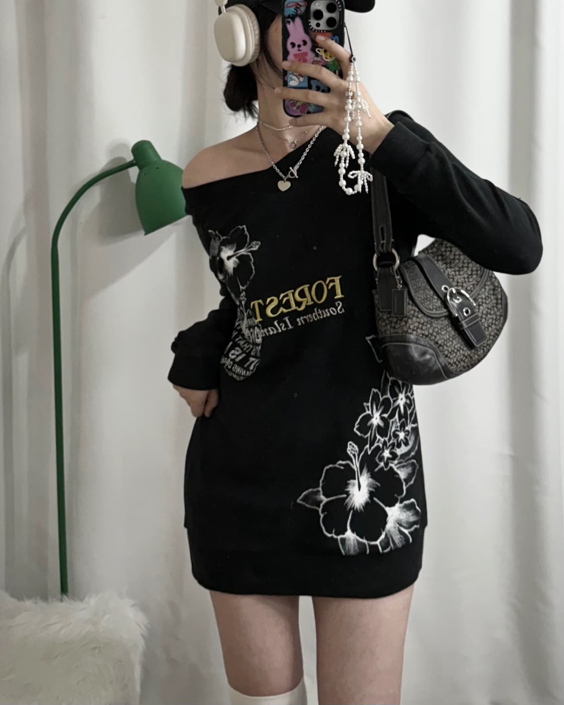 블랙 키치 레터링 오프숄더 맨투맨 원피스 상품이미지1