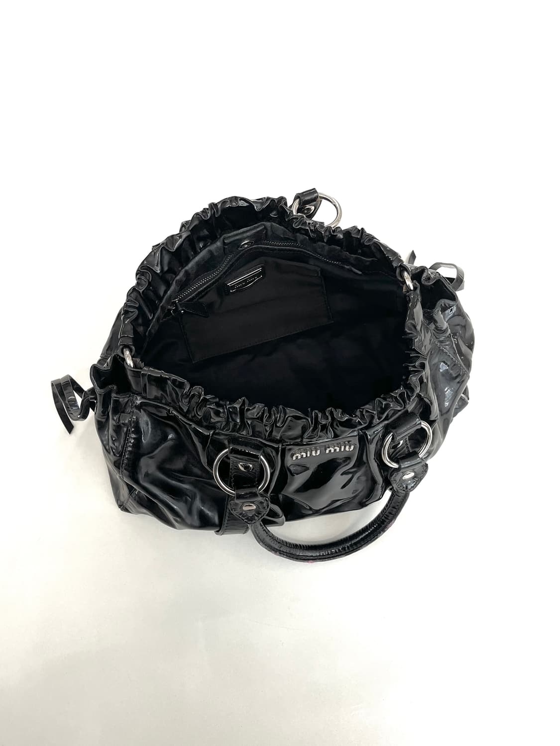 미우미우 페이던트 레더 토트백 상품이미지5